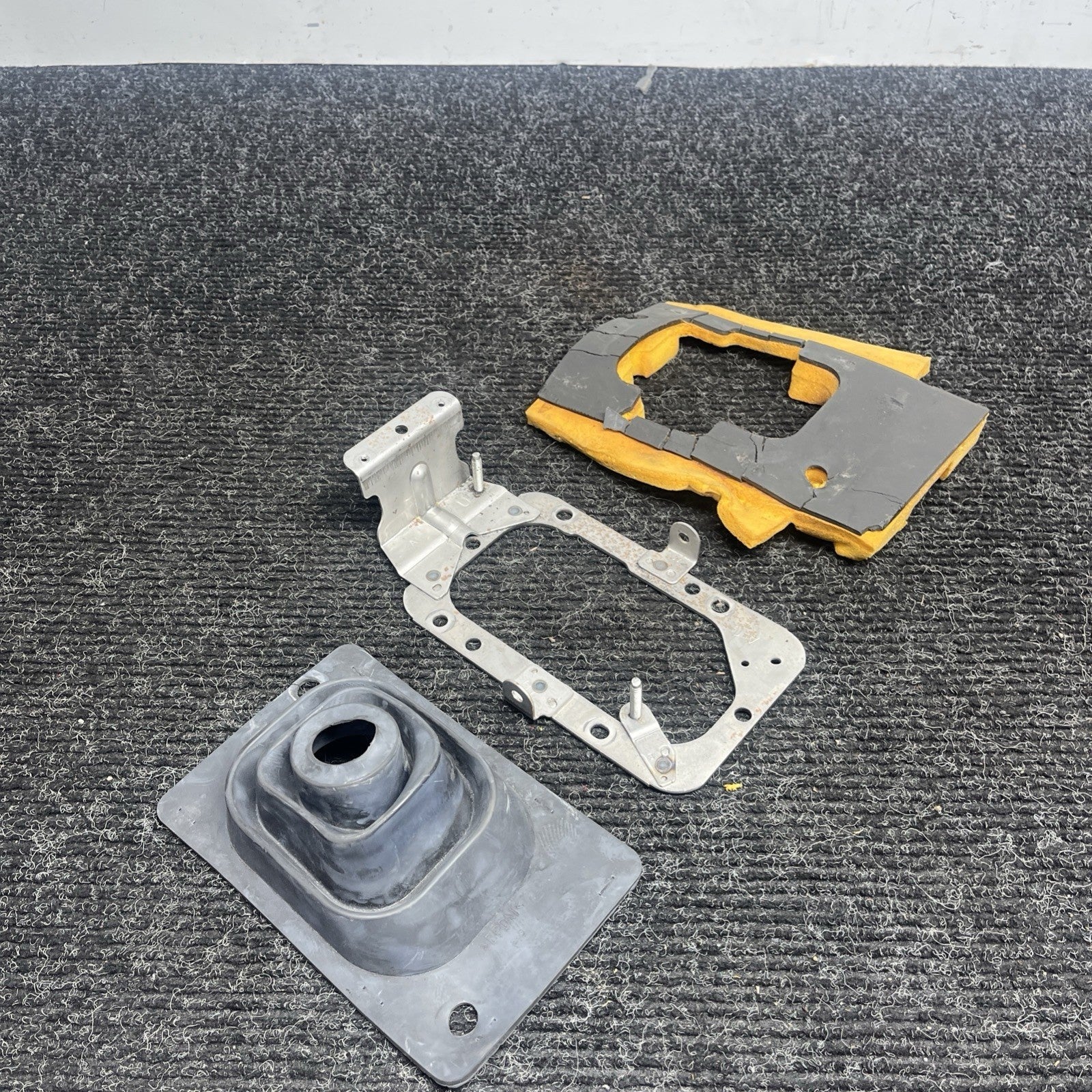 ☑️ 08-14 SUBARU IMPREZA WRX & STI SHIFTER TRIM MOUNT BEZEL PLATE BRACKET W/FOAM