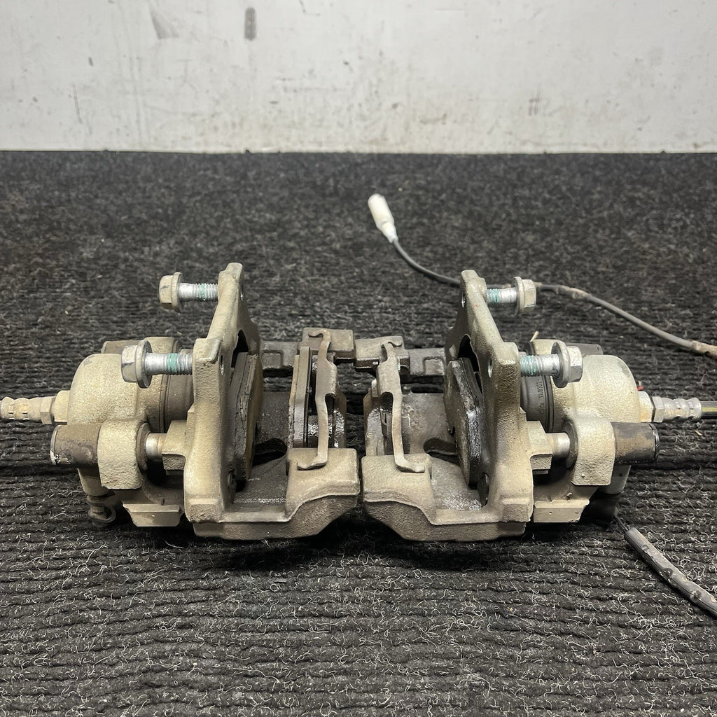 ☑️ 07-13 BMW E90 E92 E93 328i Rear Right Brake Caliper Carrier Pair OEM