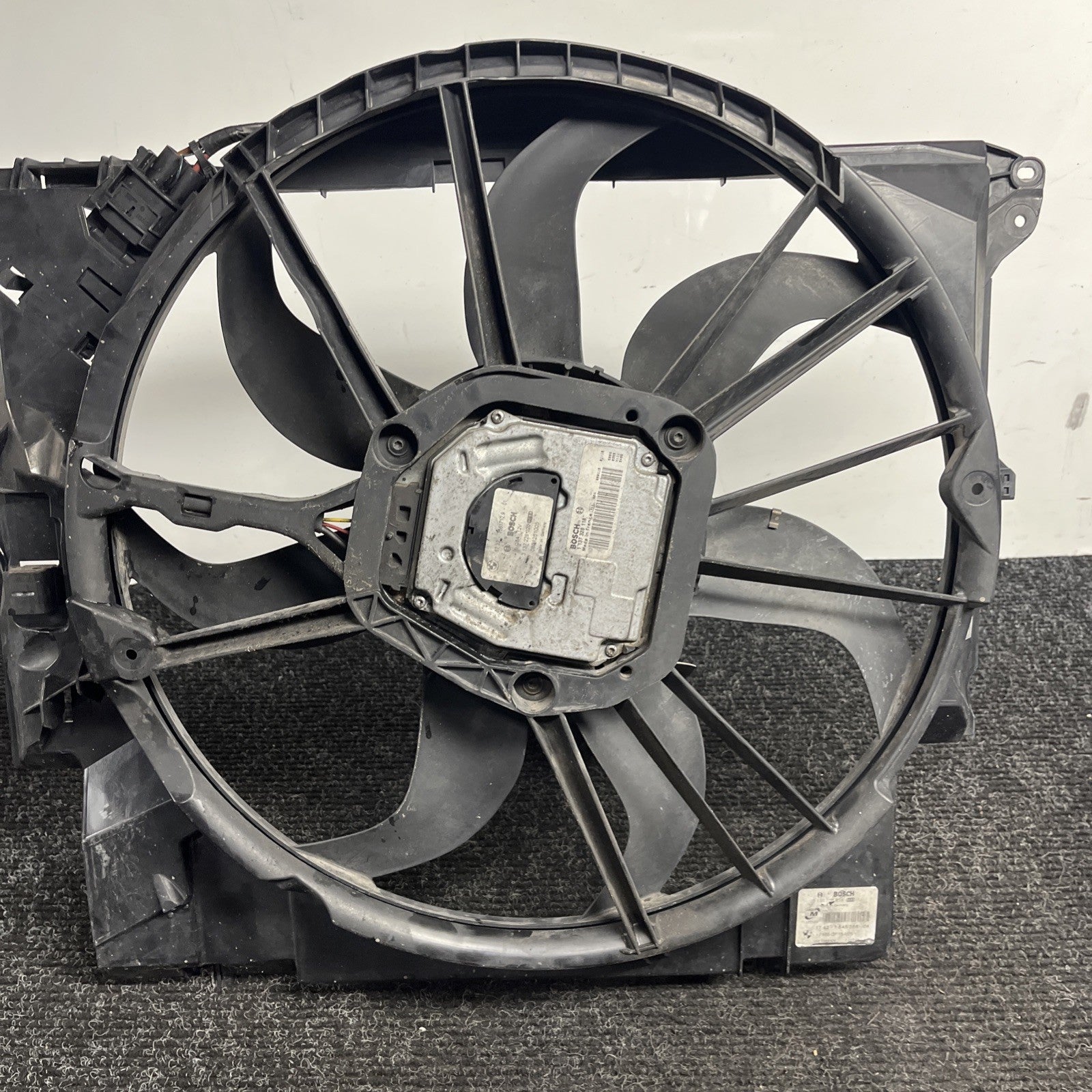 ☑️ 07-13 OEM BMW E88 E90 E92 N54 N55 Engine Radiator Cooling Auxiliary Fan 600W