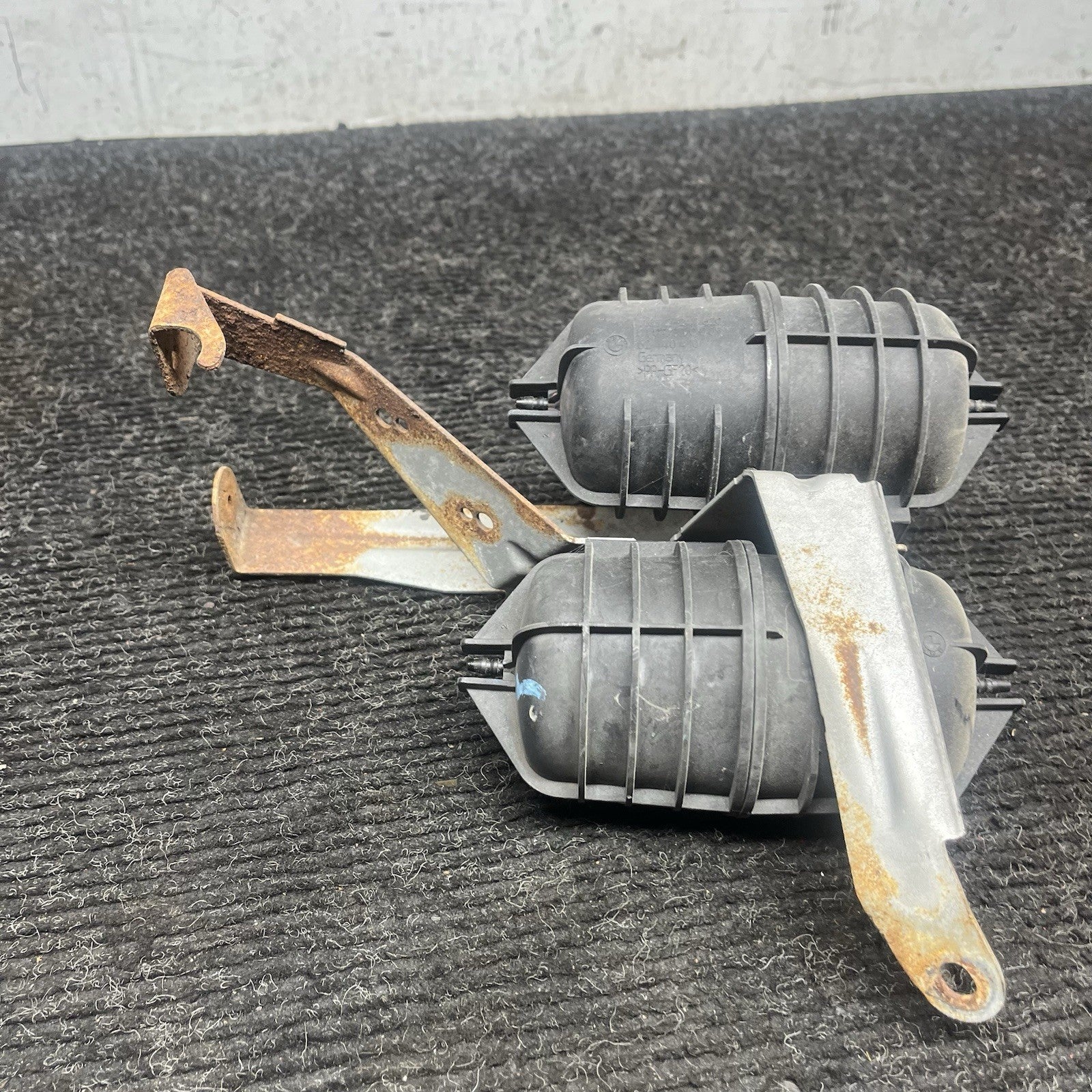 ☑️ 2007-2010 BMW E90 E92 335I N54 ENGINE TURBO CHARGER VACUUM CANNISTER PAIR OEM