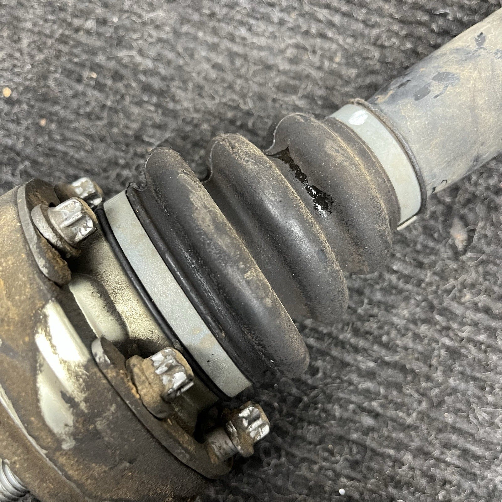 ☑️ 2008-2013 BMW 128i 328i Right Rear Axle Shaft CV Joint 33217537716 OEM