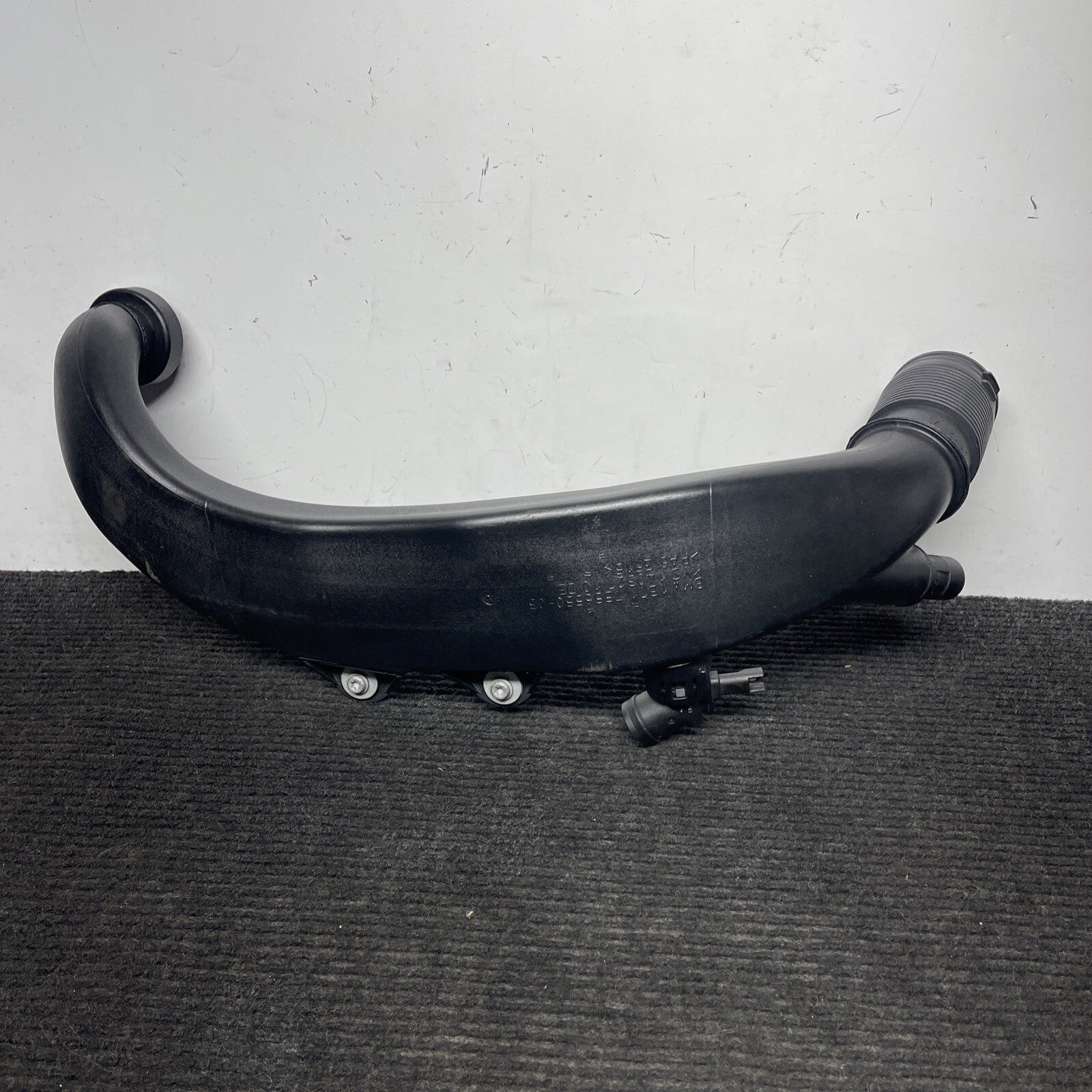 ☑️07-10 BMW E82 E88 E92 E93 E90 135 335 Rear Engine Turbo Air Duct Inlet 7556550