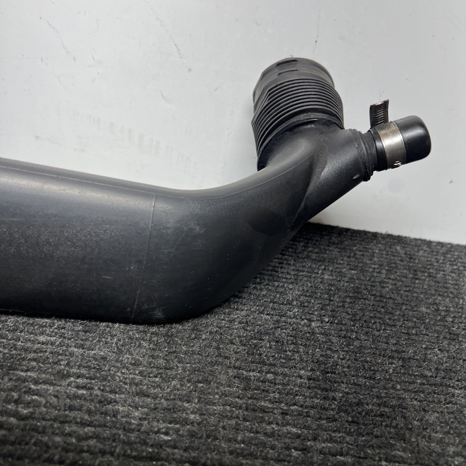 ☑️ BMW E60 E82 E90 E92 TURBO CHARGE AIR INDUCTION TUBE INTAKE PIPE OEM