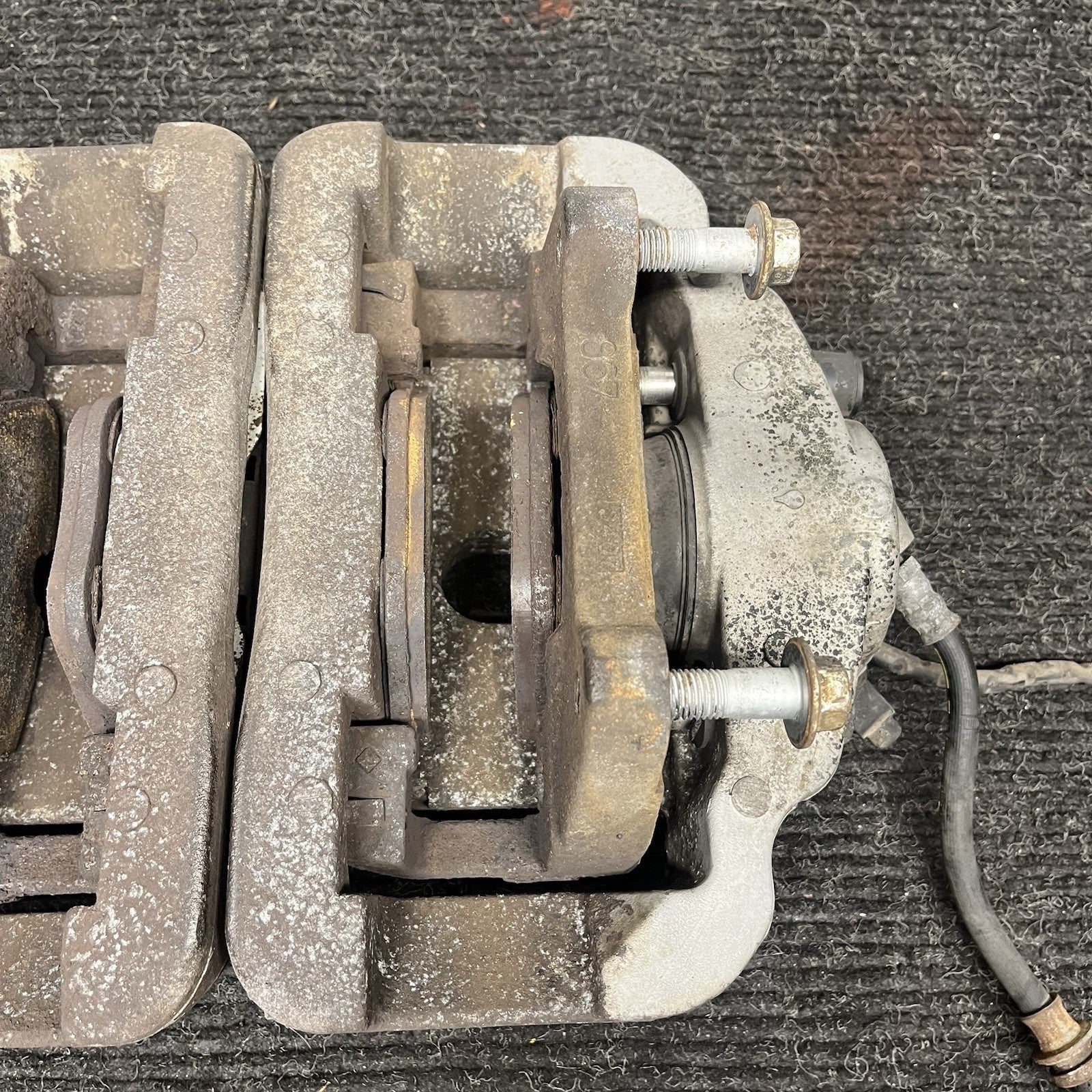 ☑️ 06-11 E90 E91 E92 E93 E84 335 Z4 BMW 335i Front Brake Caliper Set OEM