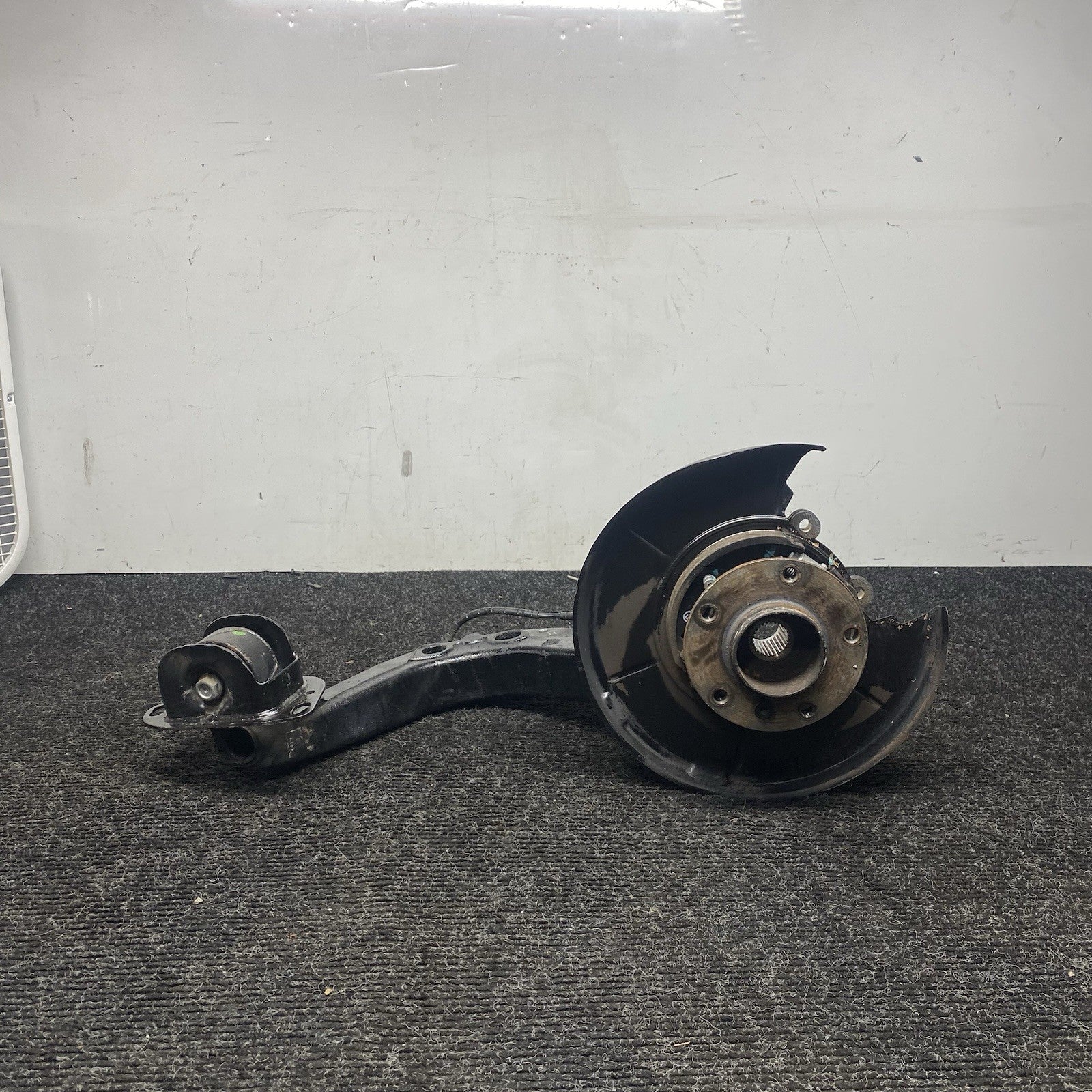 ☑️ 03-08 BMW E85 E86 Z4 Rear Left Driver Side Spindle Knuckle Hub w/ Shield OEM