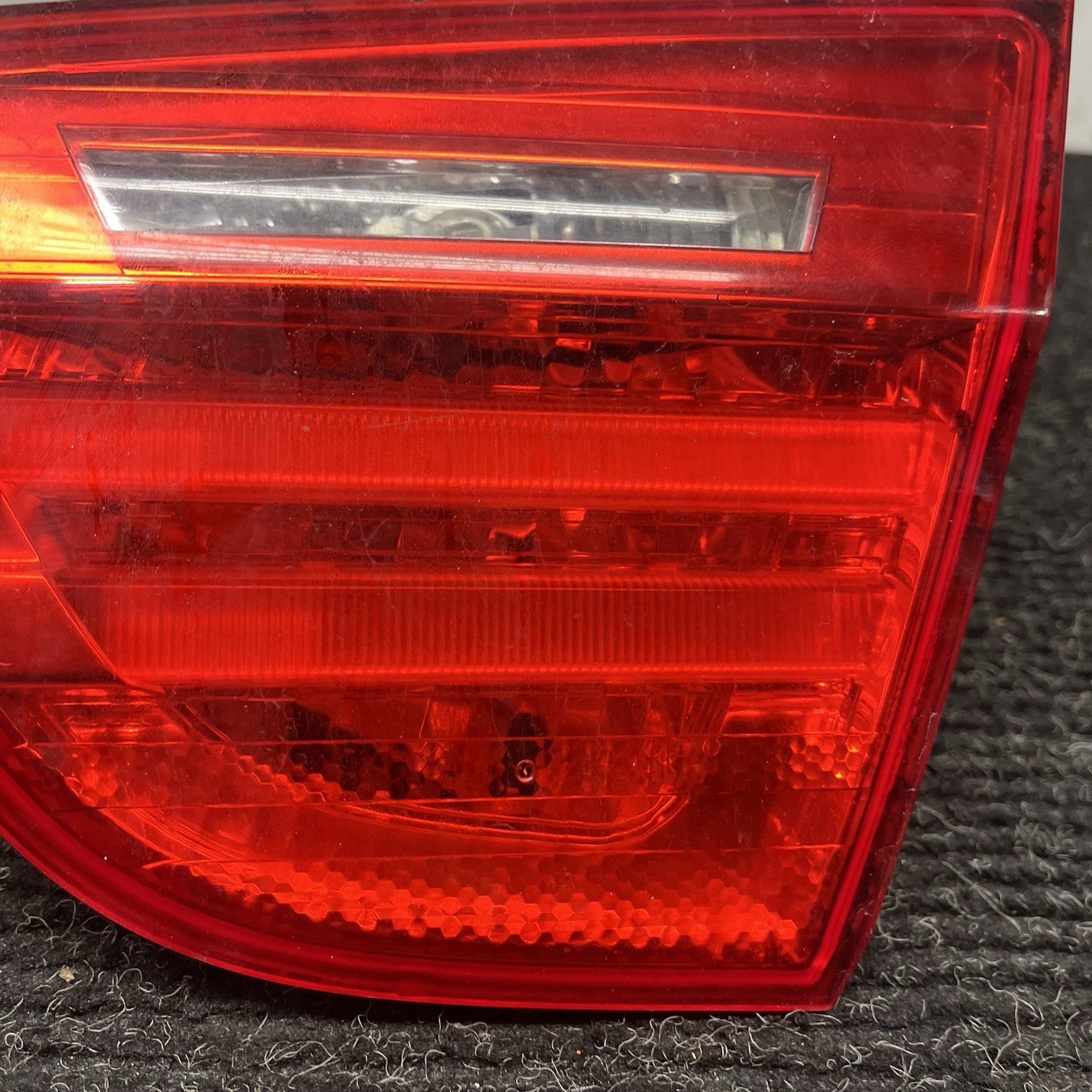 ☑️ 09-11 OEM BMW E90 LCI Sedan Rear Passenger Side Inner Tail Light Trunk Lid