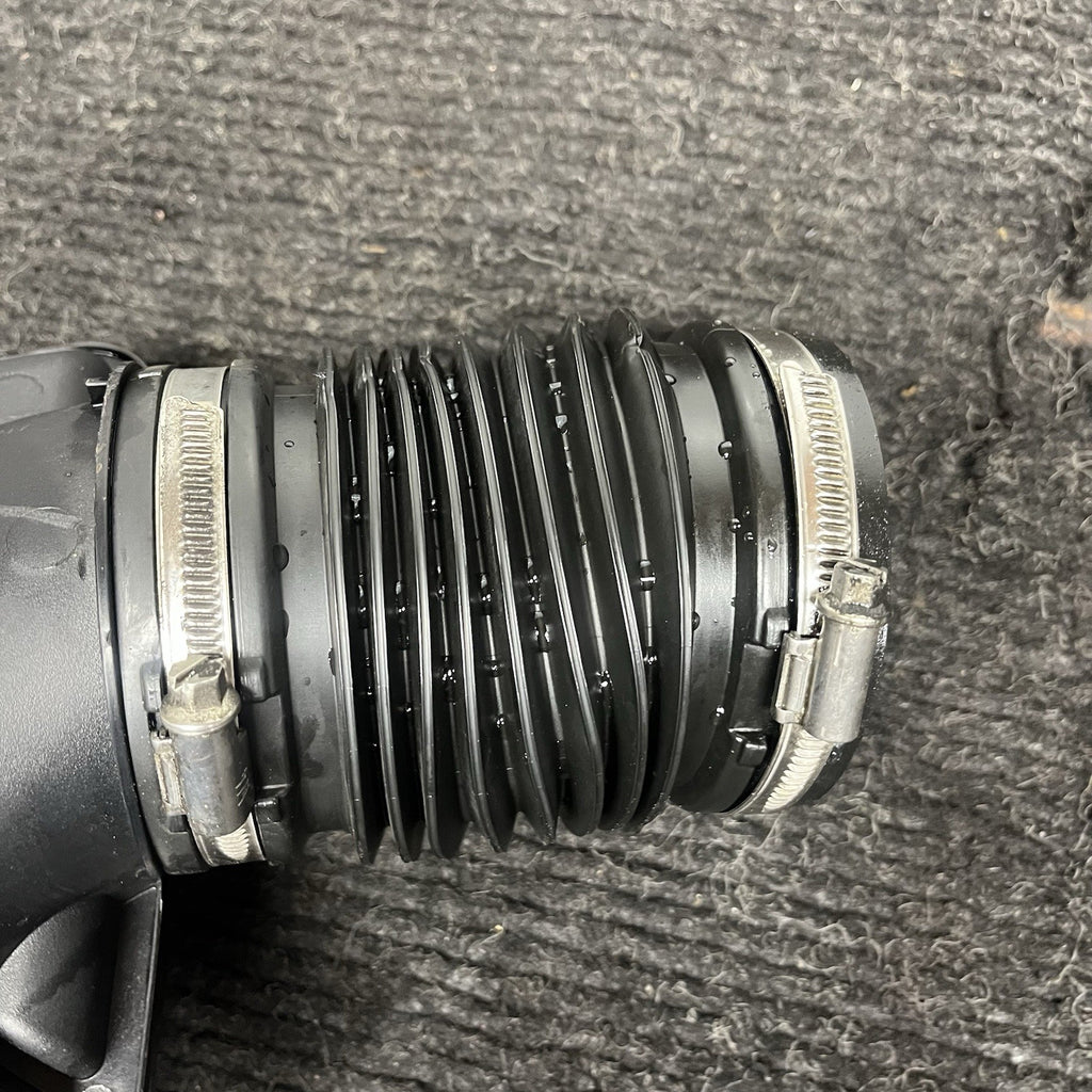 ☑️2016-2018 BMW F30 330I B48 2.0L FRONT ENGINE AIR INTAKE RESONATOR OEM 70604496