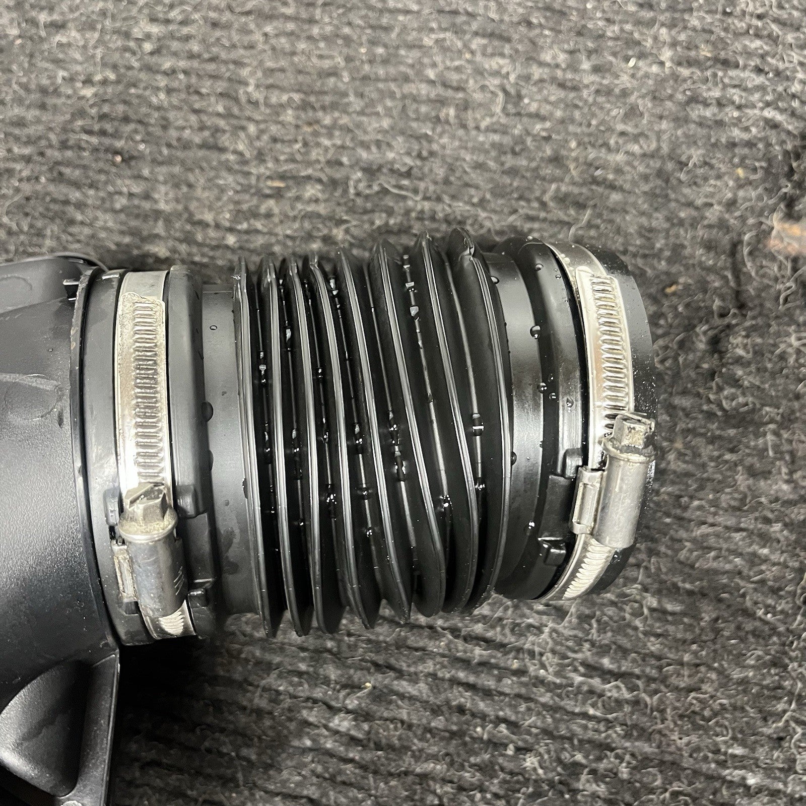 ☑️2016-2018 BMW F30 330I B48 2.0L FRONT ENGINE AIR INTAKE RESONATOR OEM 70604496
