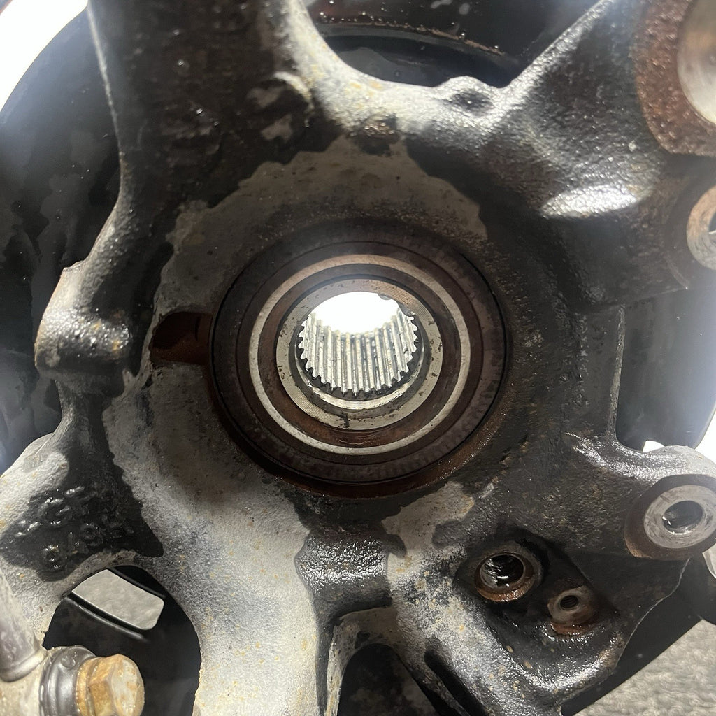 ☑️ 07-13 BMW E82 E88 E90 E92 E93 Rear Driver Hub Spindle Bearing Knuckle OEM
