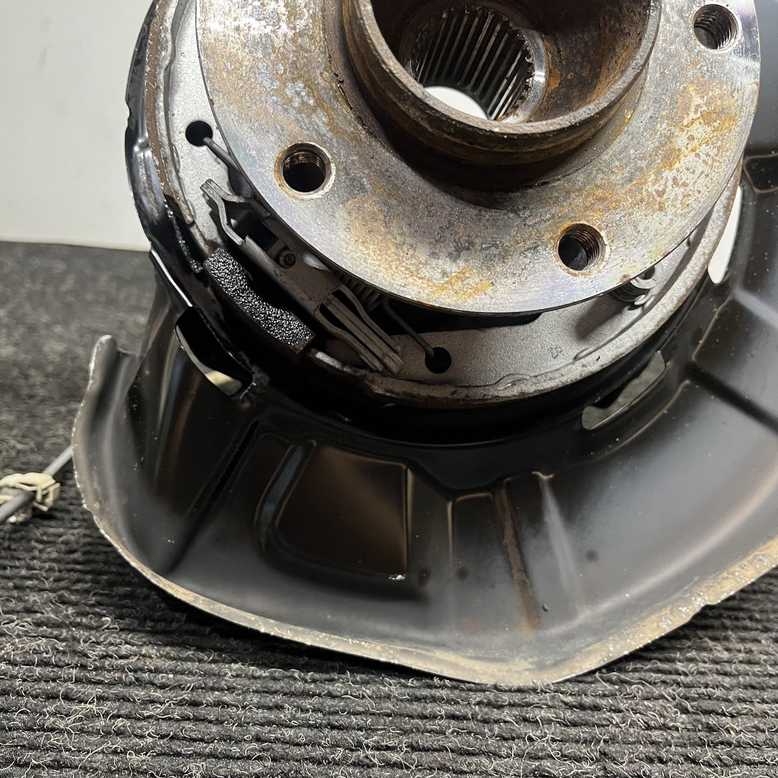 ☑️ 07-13 BMW E82 E88 E90 E92 E93 Rear Driver Hub Spindle Bearing Knuckle OEM