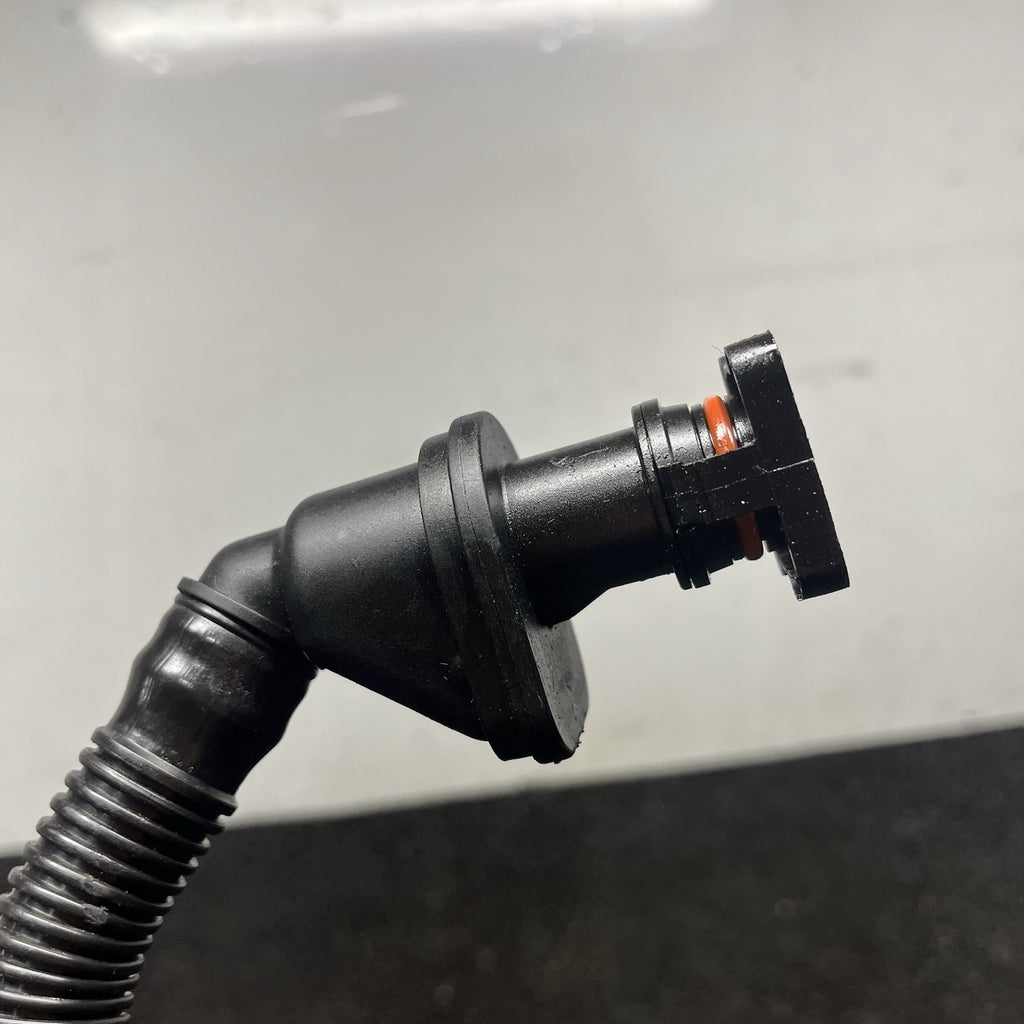 ☑️ 07-10 OEM BMW E90 E92 E93 N54 Engine Valve Cover Vent Hose Pipe