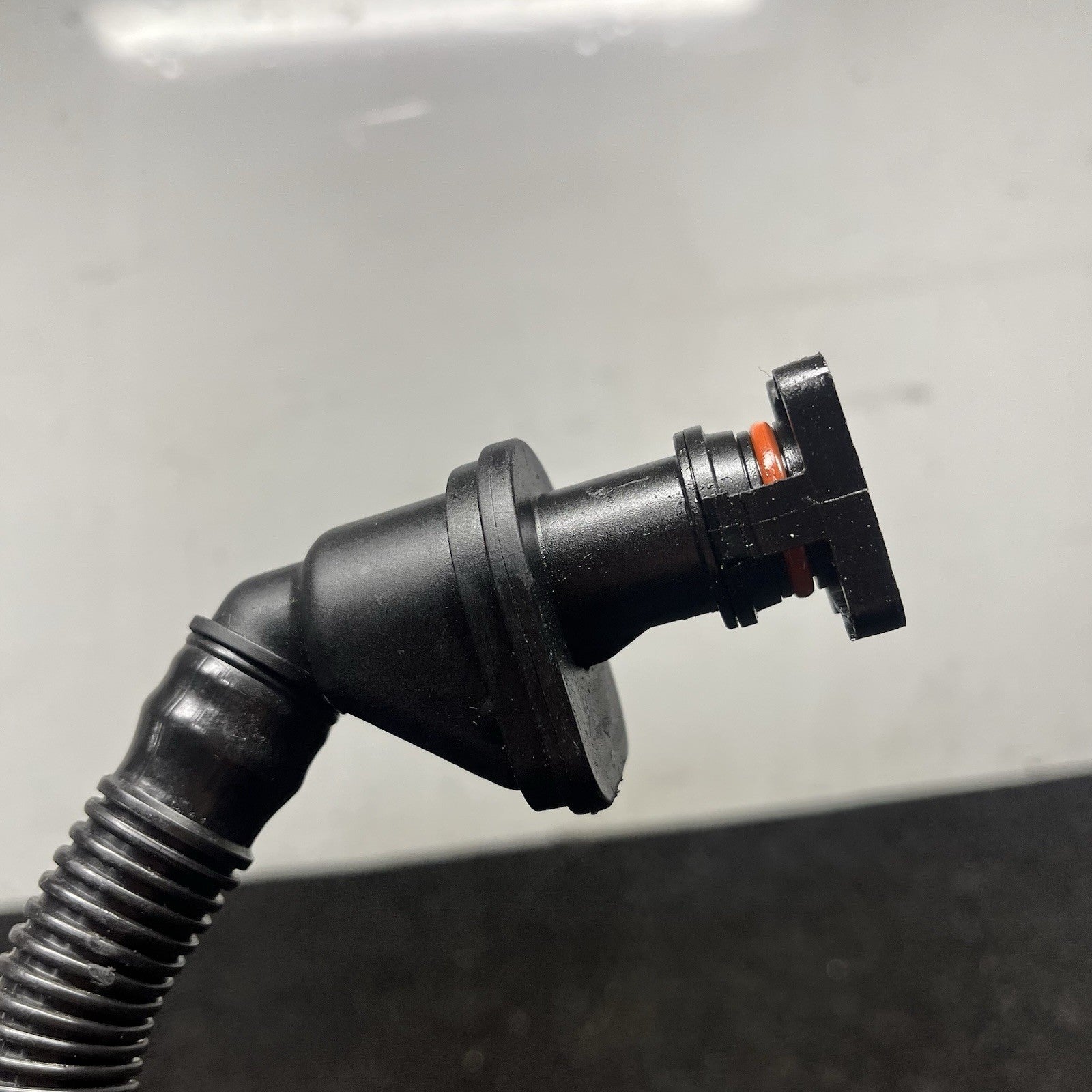 ☑️ 07-10 OEM BMW E90 E92 E93 N54 Engine Valve Cover Vent Hose Pipe
