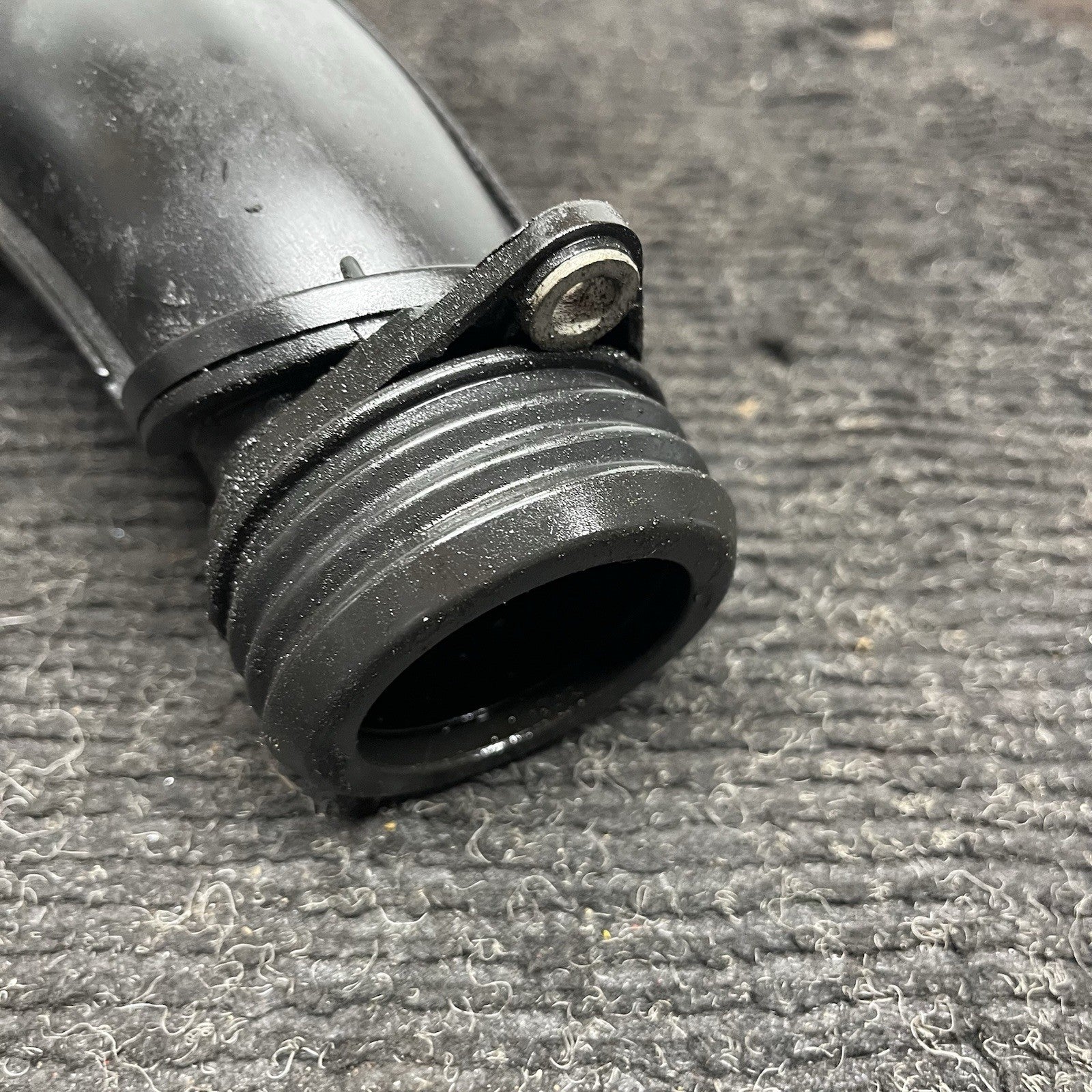 ☑️ 2014-2018 BMW X5 F15 Upper Intercooler Air Hose Pipe Tube 235576 OEM