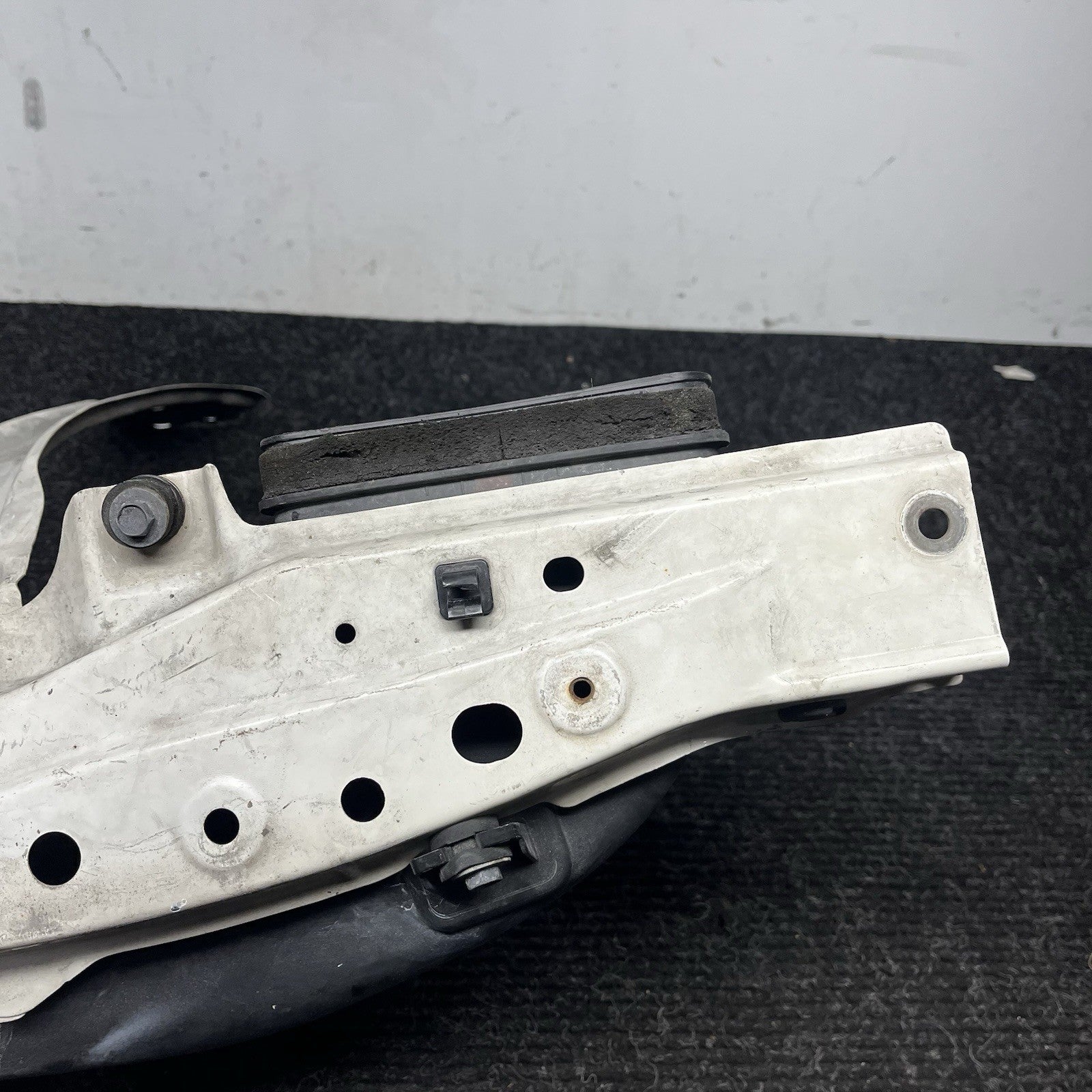☑️ 2013-2019 Subaru BRZ Scion FRS Radiator Upper T Bar Bracket W/ Air Duct OEM