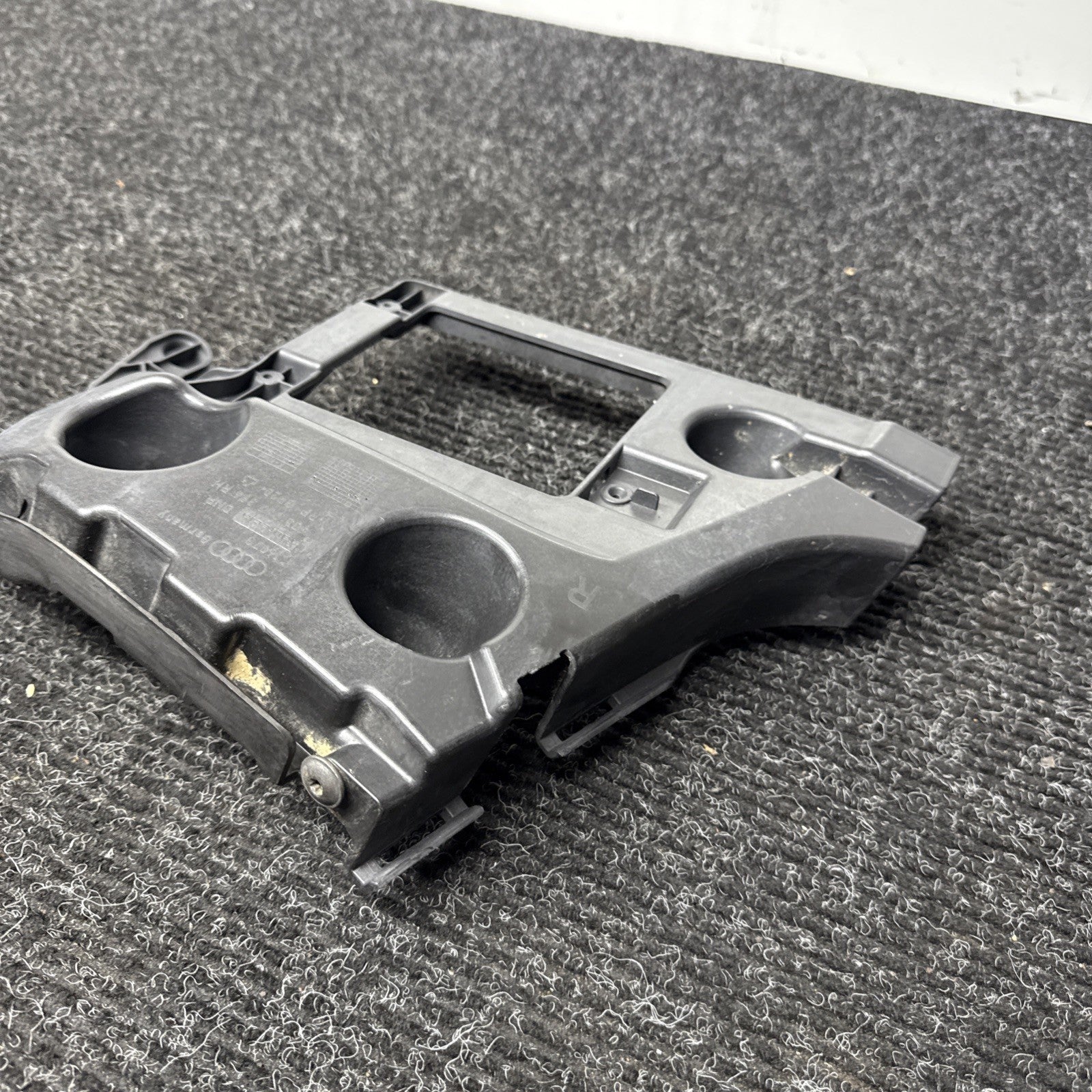 ☑️ 2012-2018 AUDI A6 C7 REAR BUMPER RIGHT SIDE UPPER GUIDE SUPPORT BRACKET OEM