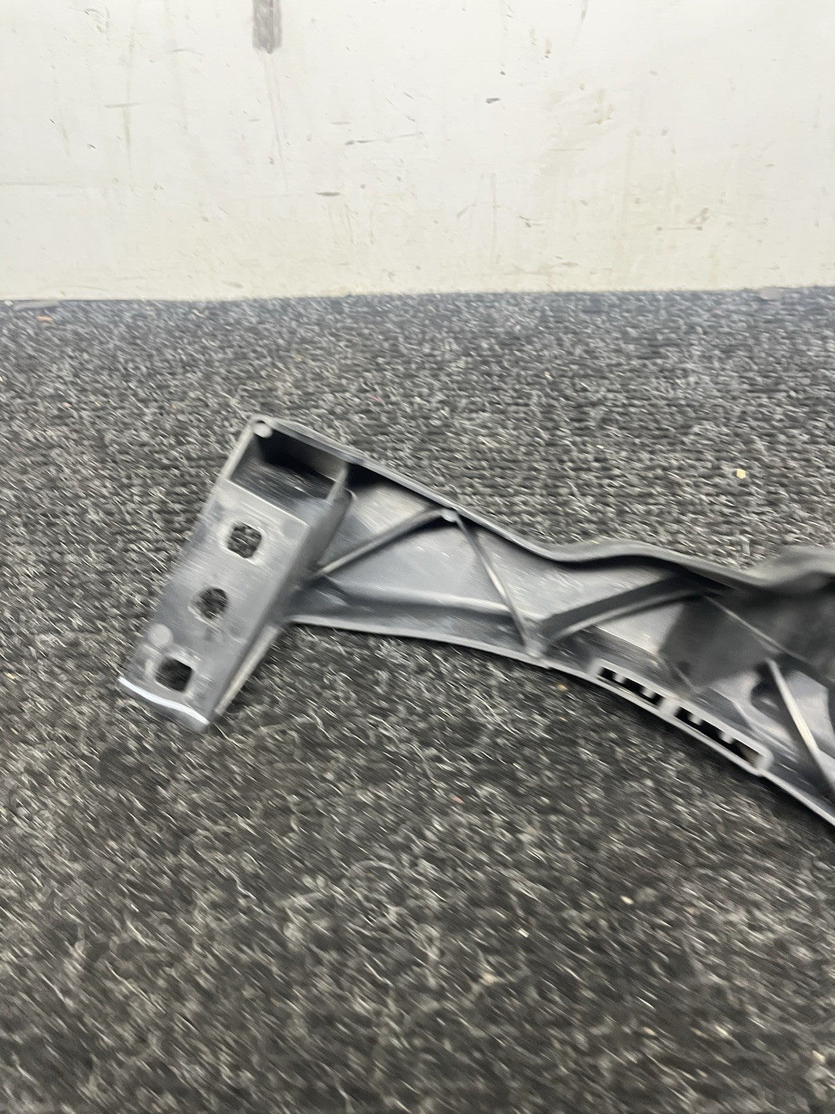 ☑️ 08-13 BMW E90 E92 E93 M3 OEM Drivers Left Headlight Bracket Carrier Mount LH