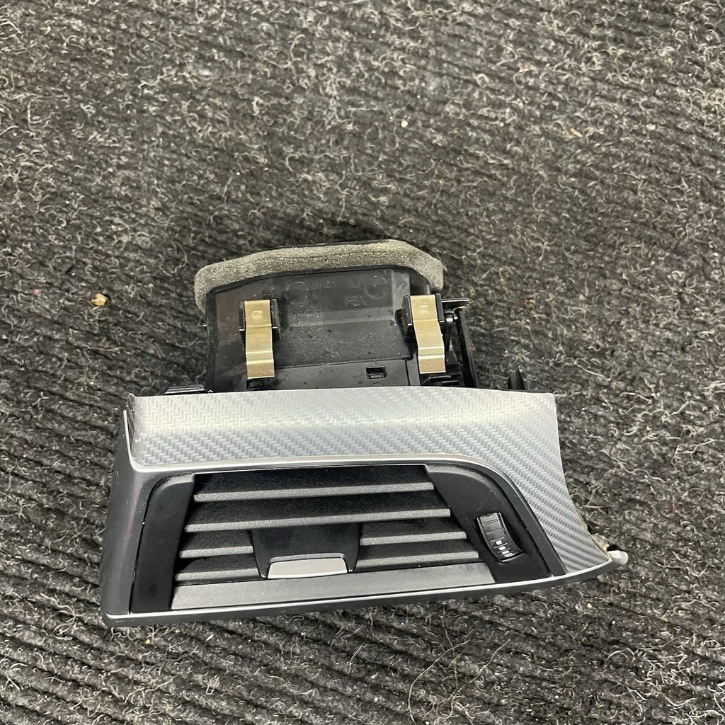☑️ 2012-2018 BMW 328i F30 Left Side Carbon Aluminum Air Vent 9218549-11 OEM