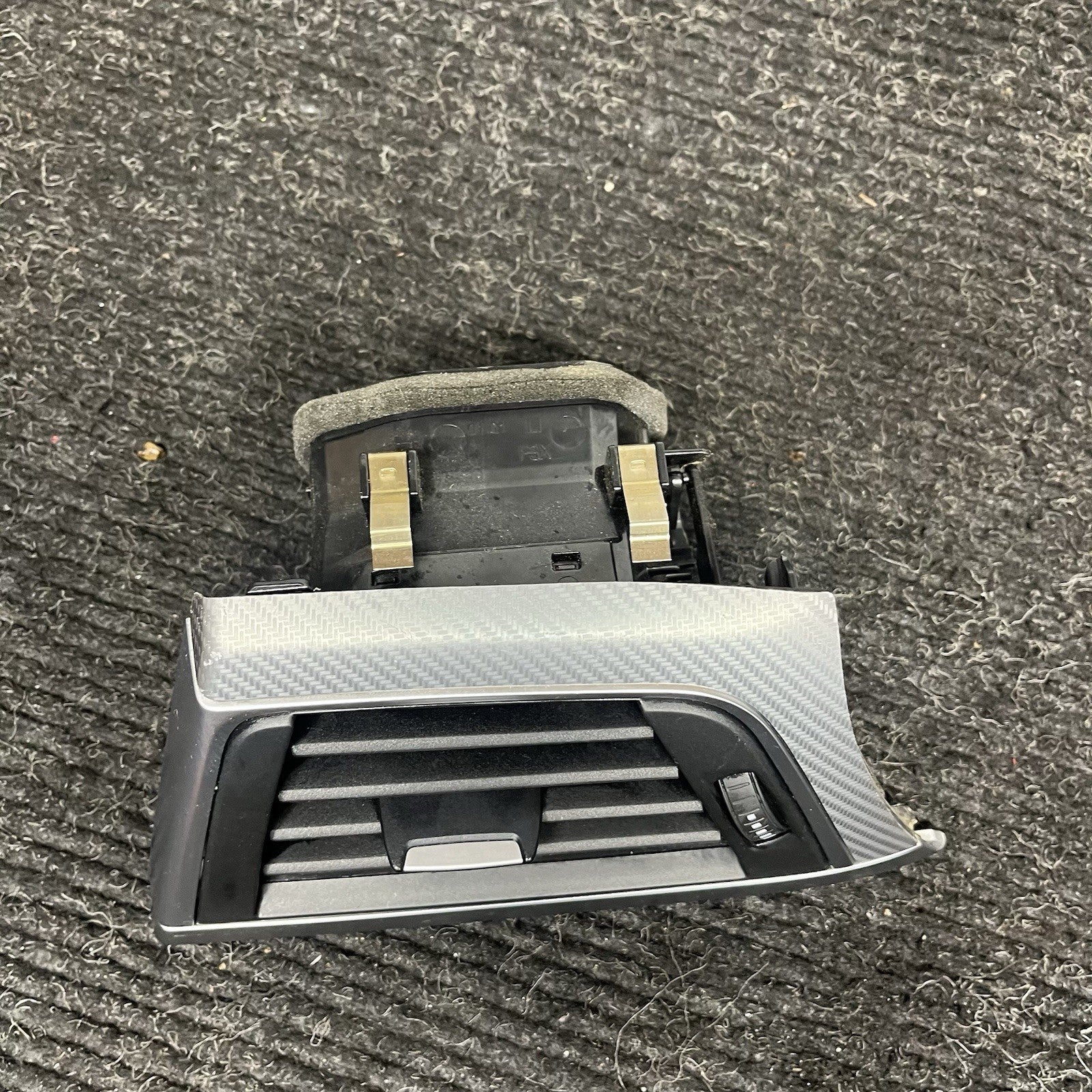 ☑️ 2012-2018 BMW 328i F30 Left Side Carbon Aluminum Air Vent 9218549-11 OEM