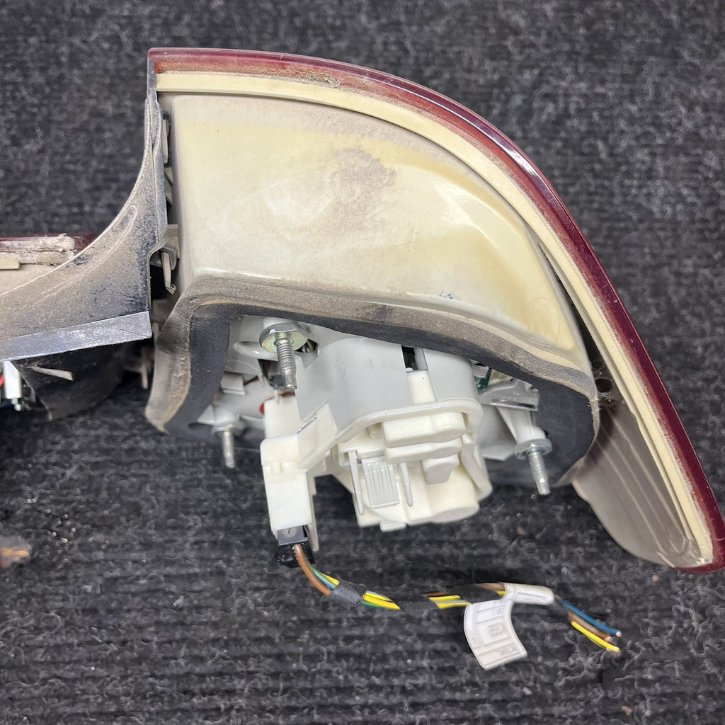 ☑️ BMW E90 335i 328i 2009-11 LCI Tail Light Set Inner & Outers USED OEM