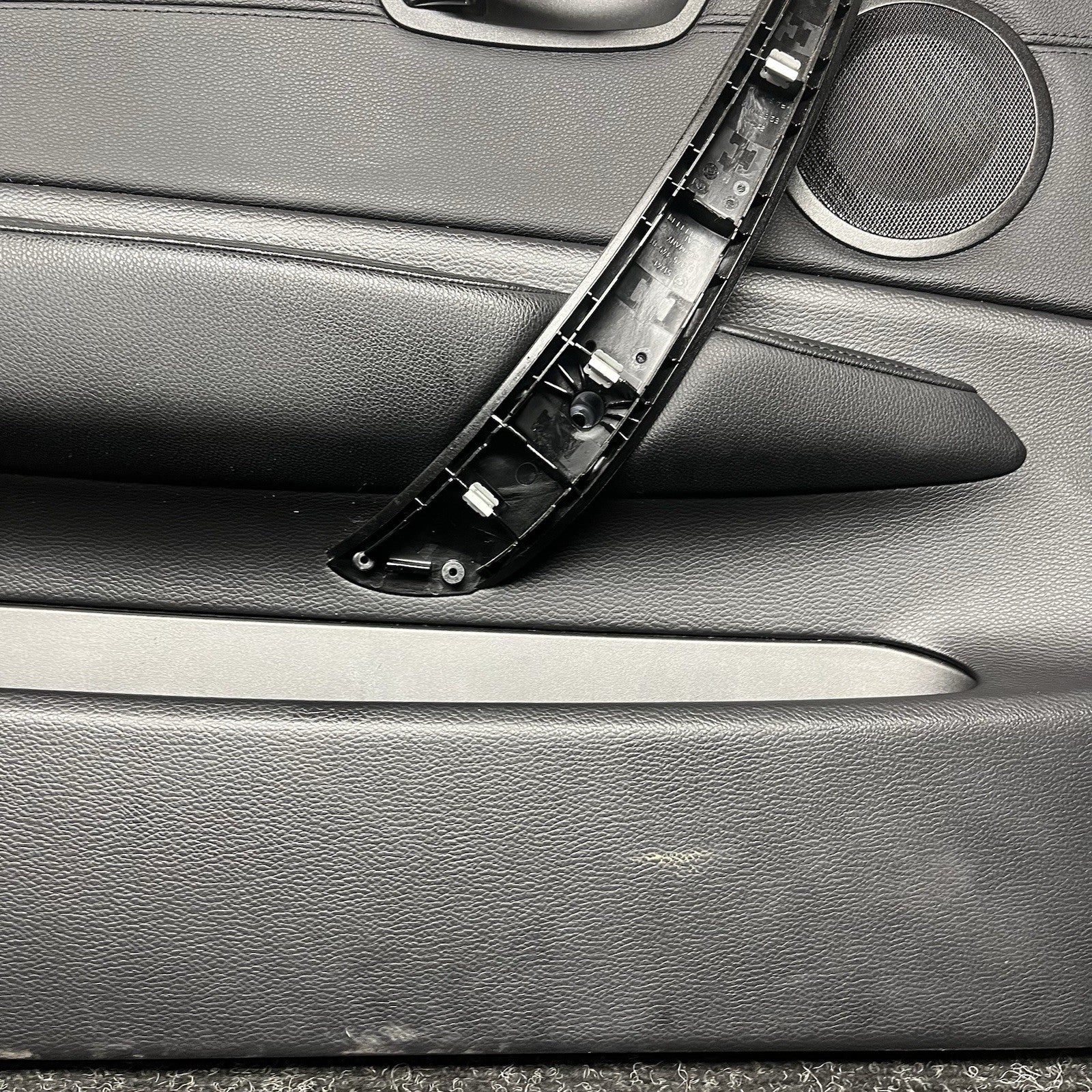 ☑️ 08-13 BMW E88 E82 135i 128i Front Driver Door Card Panel Vinyl Black