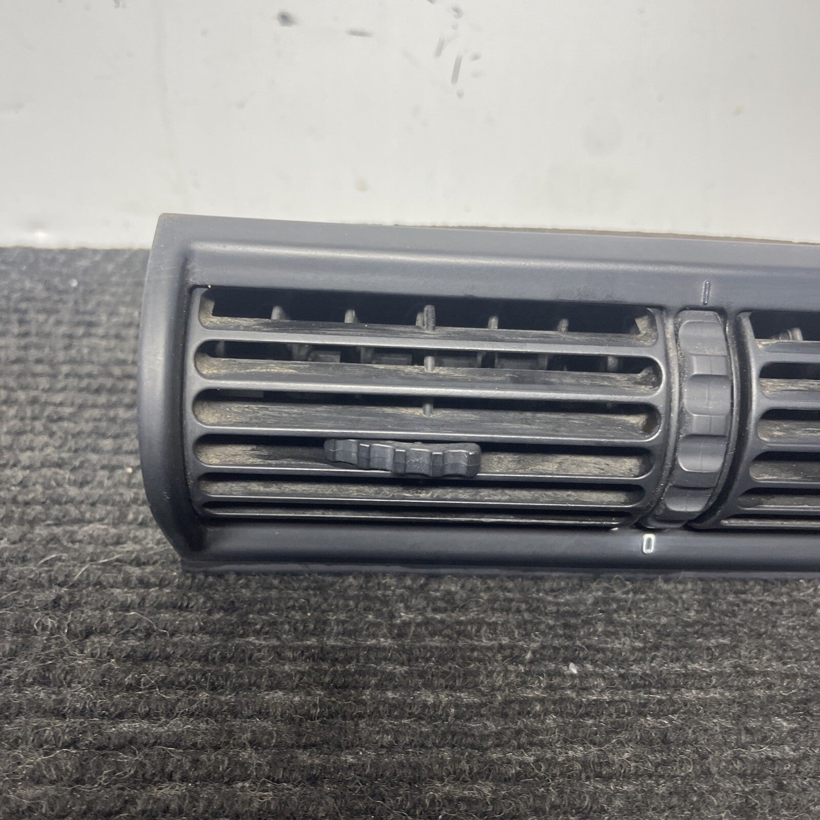 ☑️ 96-02 BMW Z3 FRONT CENTER CONSOLE DASHBOARD CENTER AIR VENT OEM