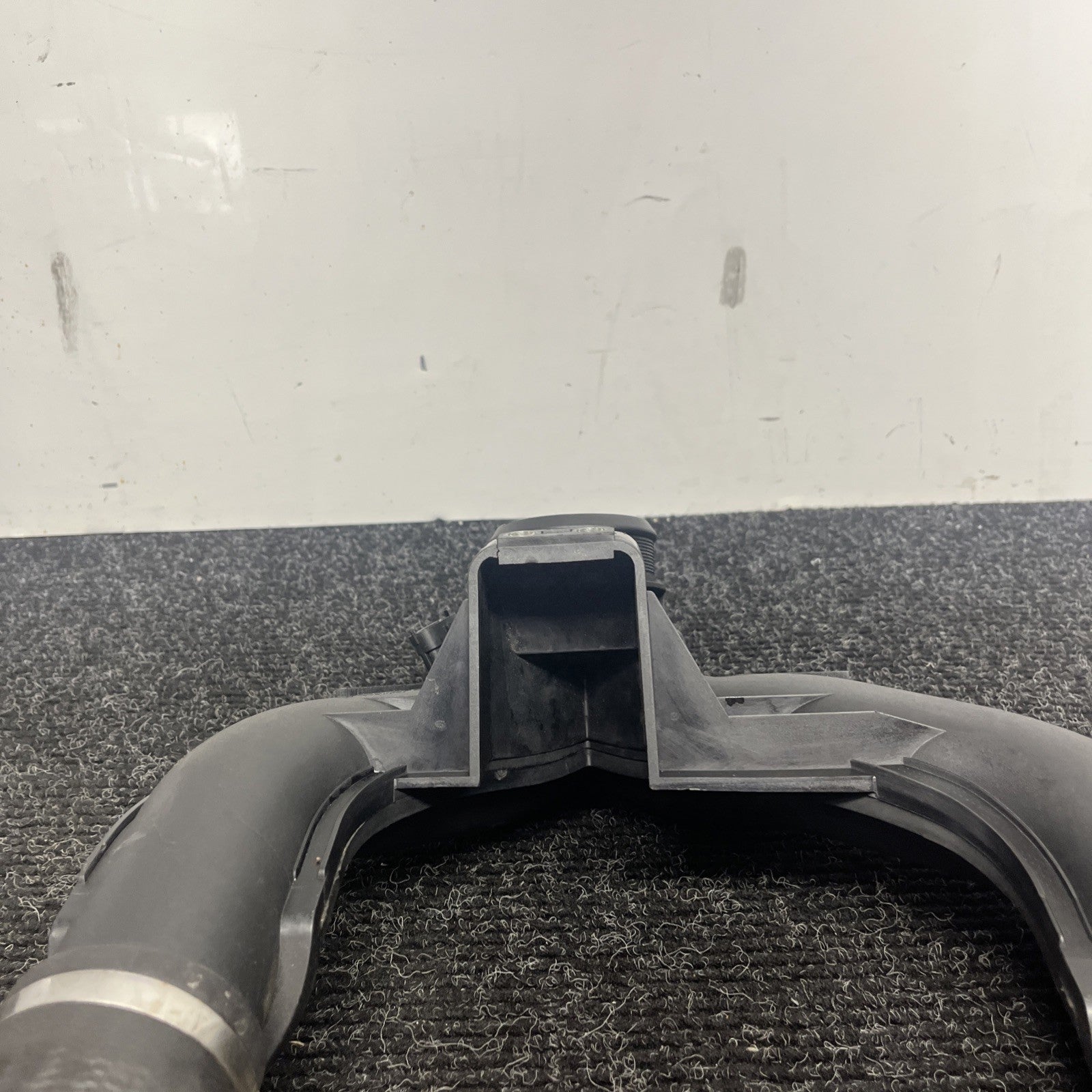 ☑️ 2013-2022 MASERATI LEVANTE 3.0L AIR INLET TUBE DUCT HOSE Y PIPE 670039138 OEM
