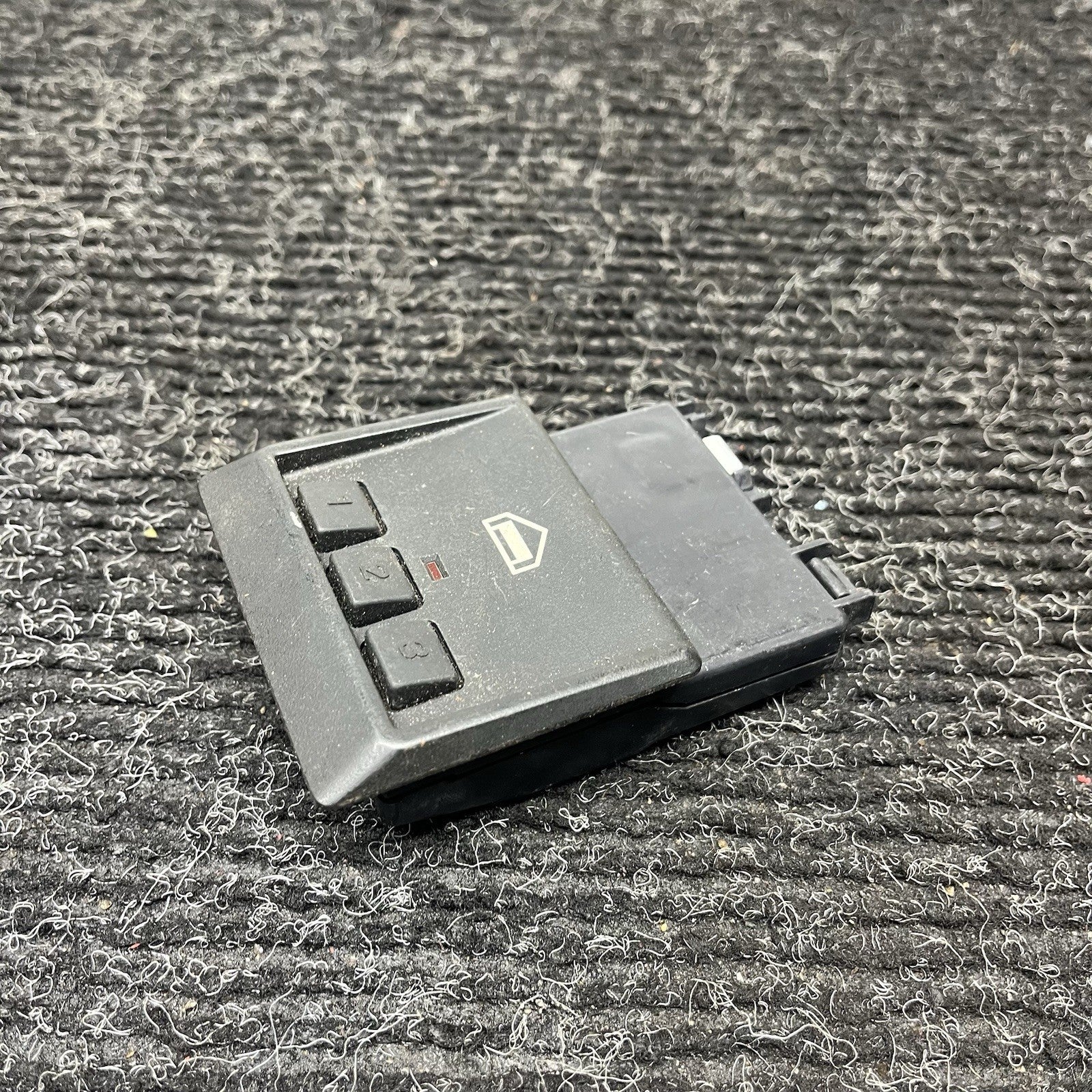 ☑️ 1997-2000 BMW 528I - Homelink Garage Opener 6919879