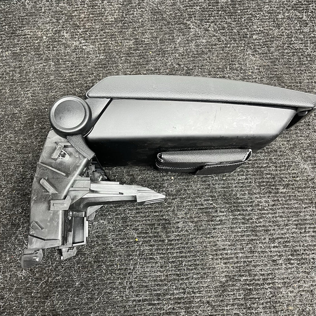 ☑️ 08-13 OEM BMW E88 E82 Center Console Armrest Tray Black Leather
