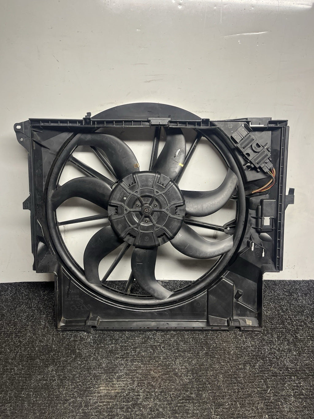 ☑️ 07-13 OEM BMW E88 E90 E92 N54 N55 Engine Radiator Cooling Auxiliary Fan 600W