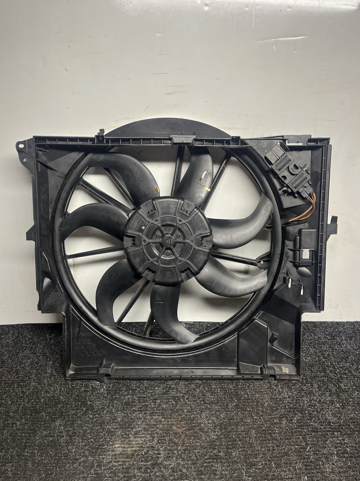 ☑️ 07-13 OEM BMW E88 E90 E92 N54 N55 Engine Radiator Cooling Auxiliary Fan 600W