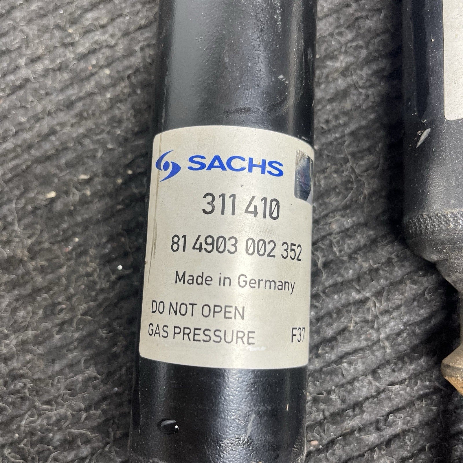 ☑️ BMW E82 E88 E90 E92 128i 135i 328i 328xi 335i Rear Shock Absorber Pair Sachs