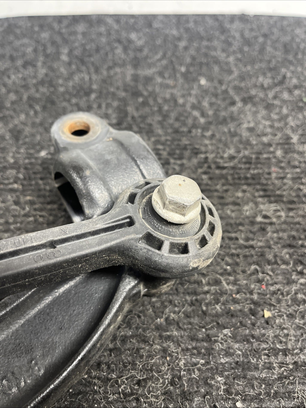☑️ 12-18 OEM Audi A6 A7 S6 S7 Front Left Driver Side Strut Fork Mount
