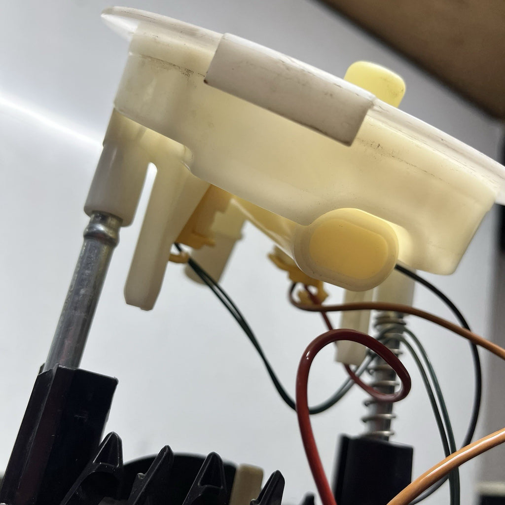 ☑️ 06-13 BMW E82 E88 E90 E91 E92 E93 135I 335I Fuel Pump OEM