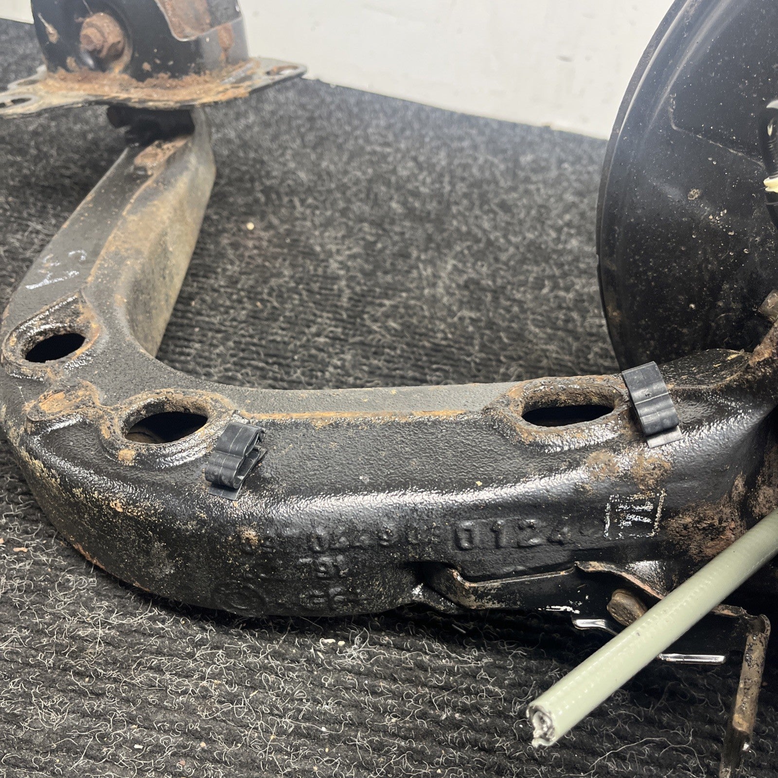 ☑️ 01-06 BMW E46 330i 330 REAR RIGHT TRAILING ARM KNUCKLE WHEEL HUB W/AXLE  OEM