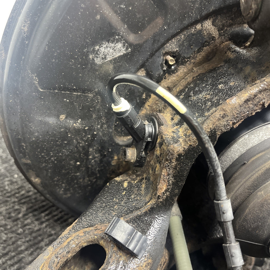 ☑️ 01-06 BMW E46 330i 330 REAR RIGHT TRAILING ARM KNUCKLE WHEEL HUB W/AXLE  OEM