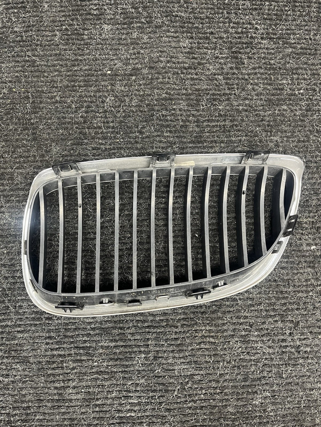 ☑️ 06-10 BMW 328 335 E92 FRONT RIGHT PASSENGER BUMPER KIDNEY GRILLE CHROME OEM