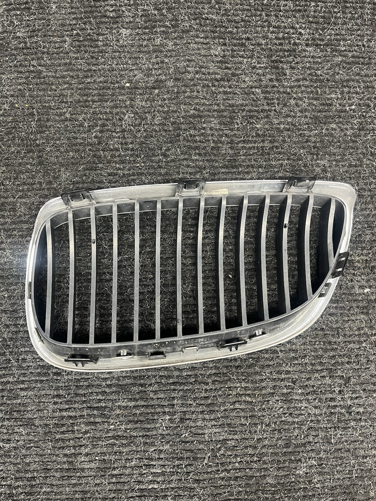 ☑️ 06-10 BMW 328 335 E92 FRONT RIGHT PASSENGER BUMPER KIDNEY GRILLE CHROME OEM