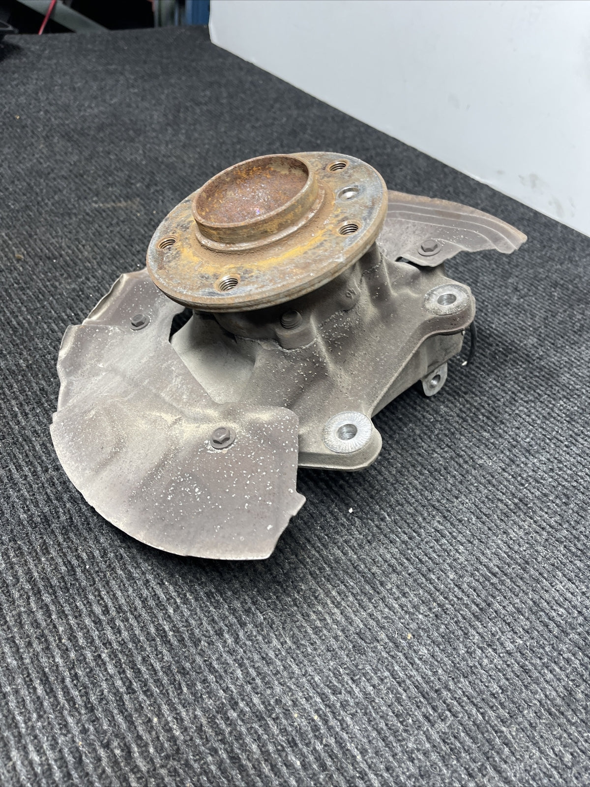 08-13 BMW 128i 135i E82 E88 Front Left Knuckle Spindle Hub Bearing