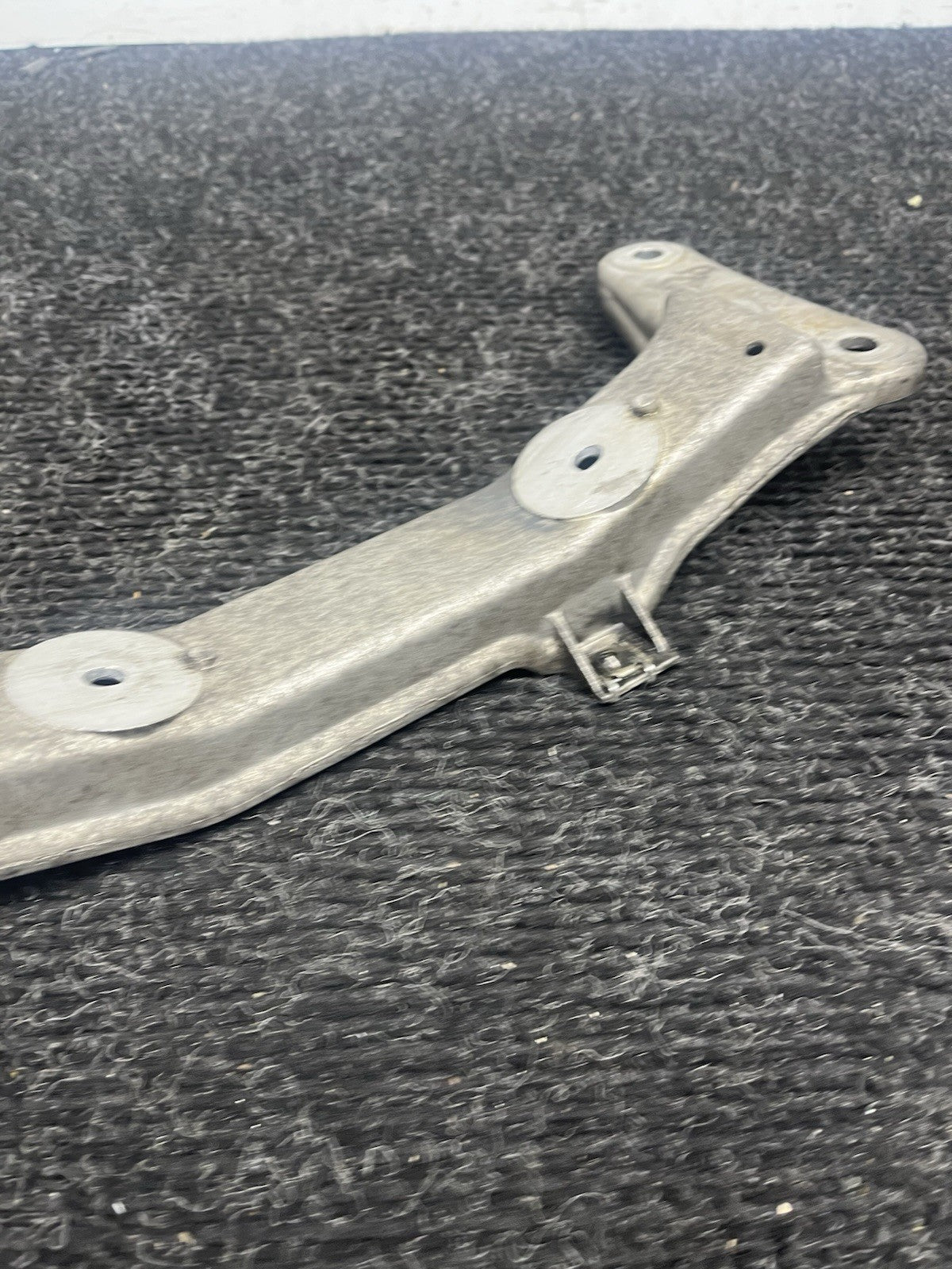 ☑️ 06-13 BMW E92 335i Automatic Transmission Mount Bracket Support OEM