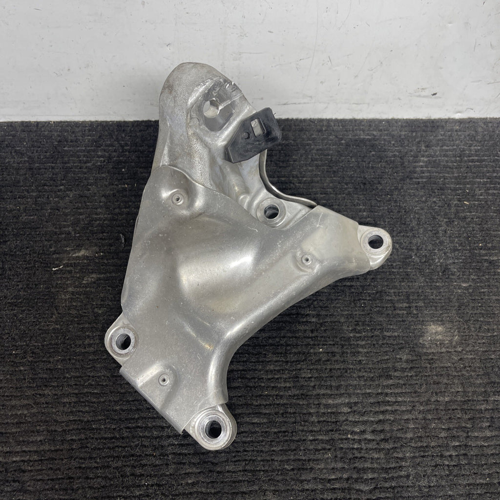 07-11 BMW E82 E88 E90 E92 135I 335I N54 Z4 RIGHT PASSENGER ENGINE MOUNT BRACKET