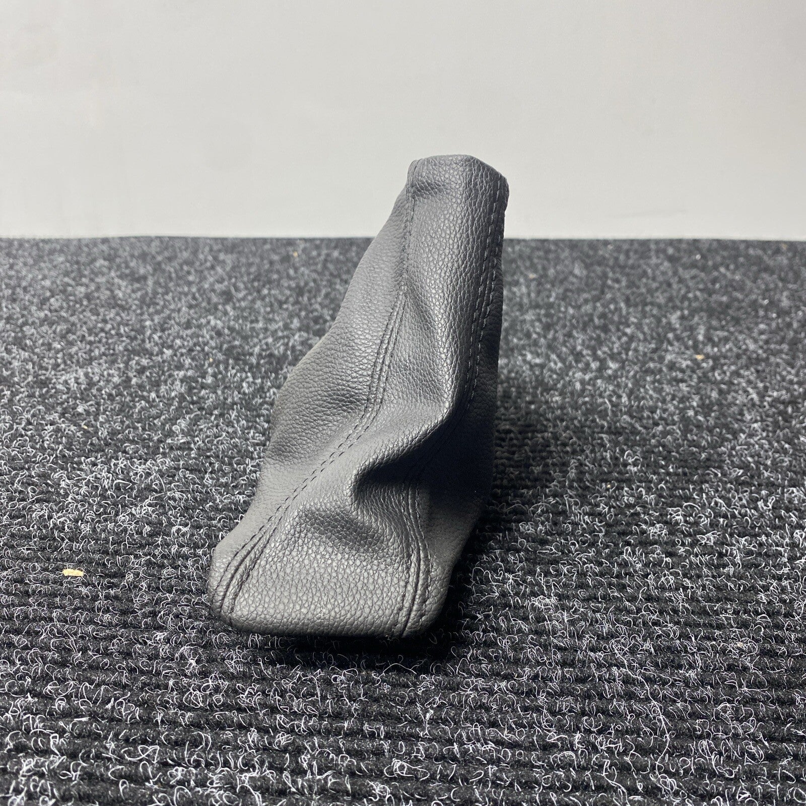 ☑️ 06-13 OEM BMW E90 E92 E93 335 Boot Hand Brake Handle Black 54k