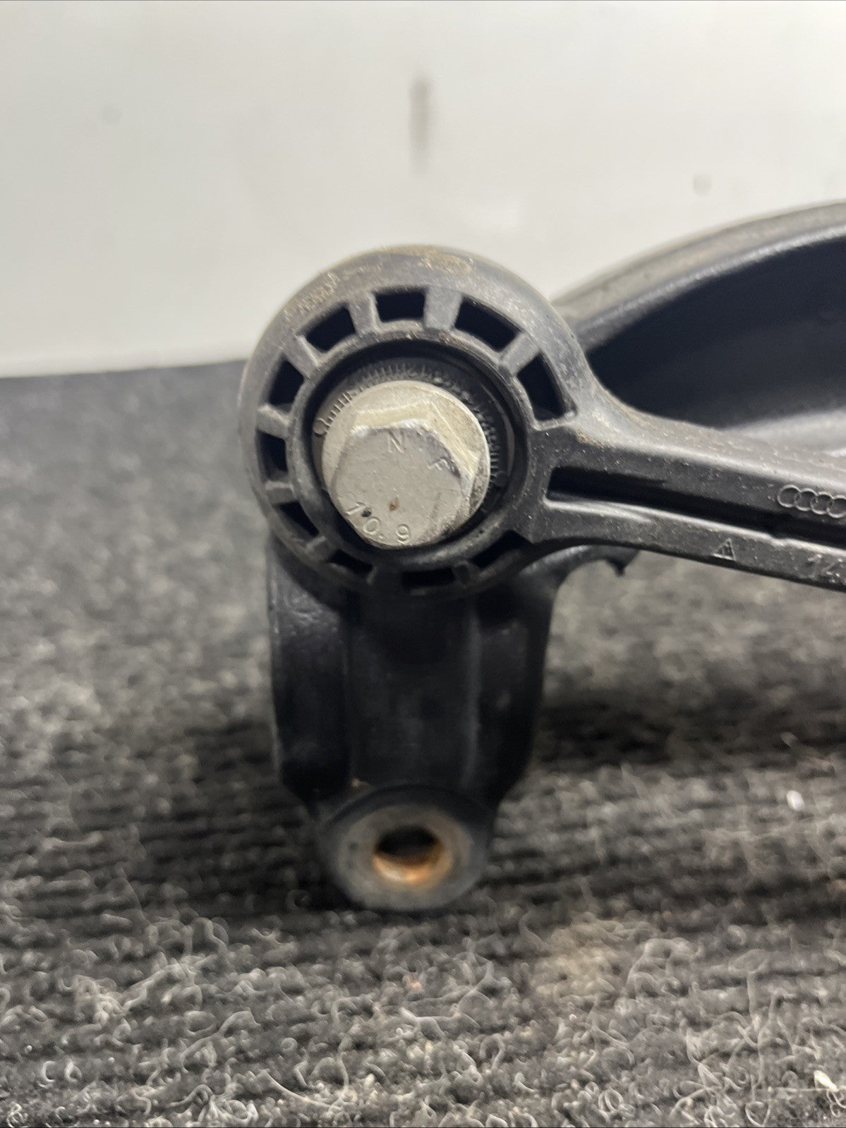 ☑️ 12-18 OEM Audi A6 A7 S6 S7 Front Left Driver Side Strut Fork Mount