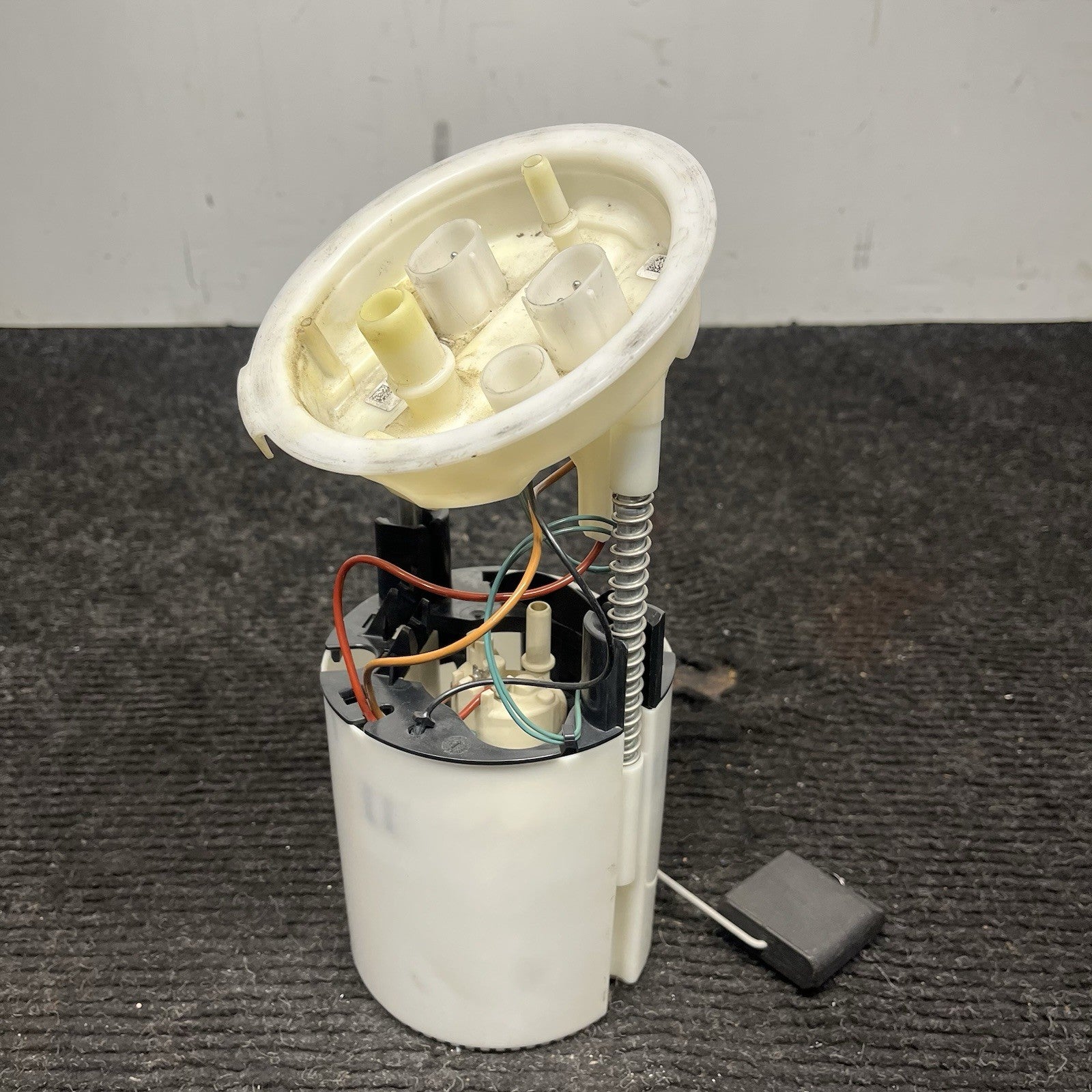 ☑️ 06-13 BMW E82 E88 E90 E91 E92 E93 135I 335I Fuel Pump OEM