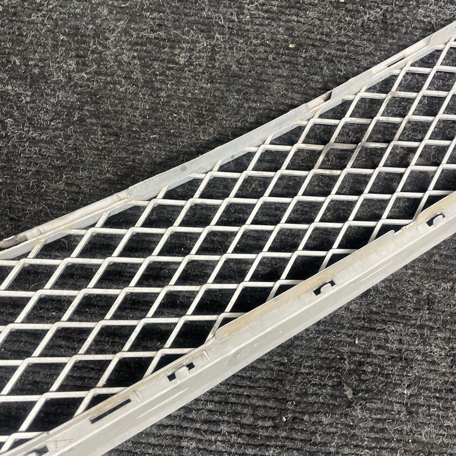 ☑️ 2009-2013 BMW X5 - Front Lower Center Bumper Grille 7222854 TITAN OEM