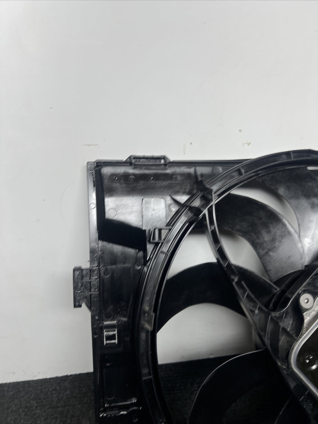 ☑️ 2013-2016 BMW 328i F30 Radiator Electric Fan Motor Blade Shroud