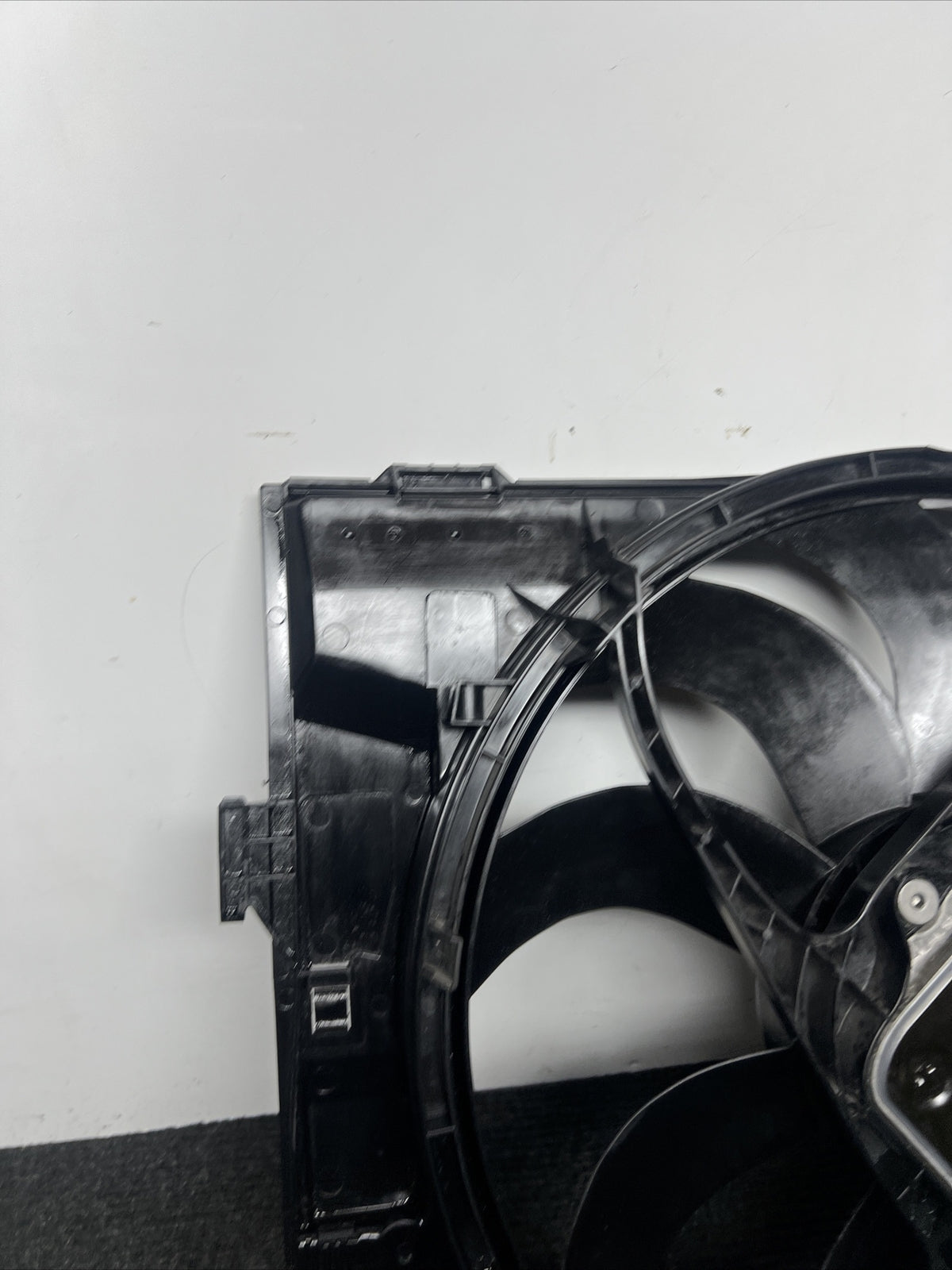 ☑️ 2013-2016 BMW 328i F30 Radiator Electric Fan Motor Blade Shroud