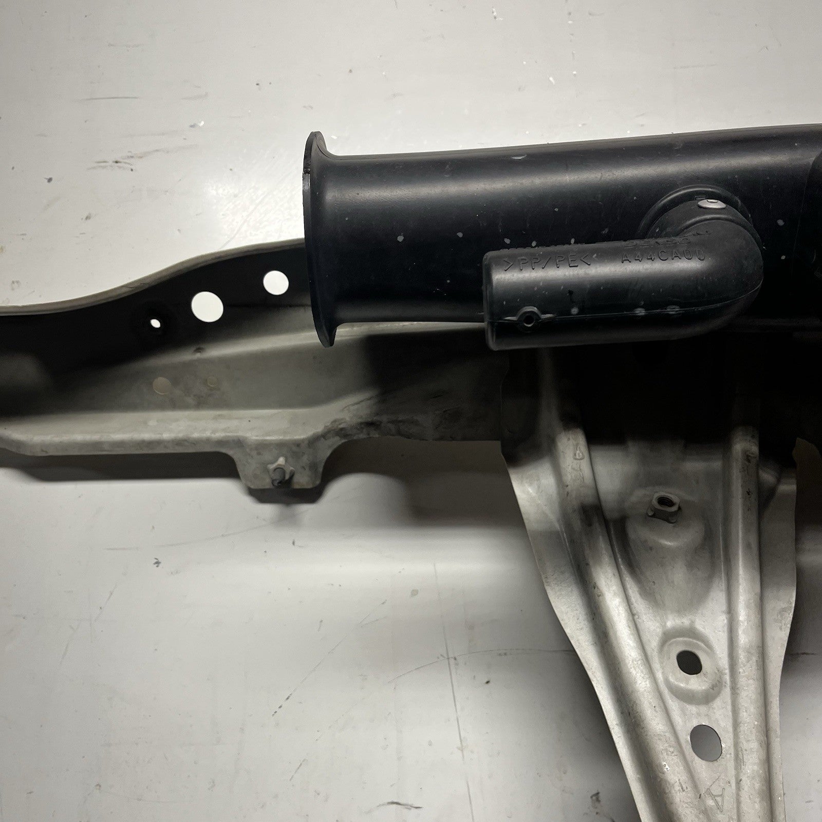 ☑️ 2013-2019 Subaru BRZ Scion FRS Radiator Upper T Bar Bracket W/ Air Duct OEM