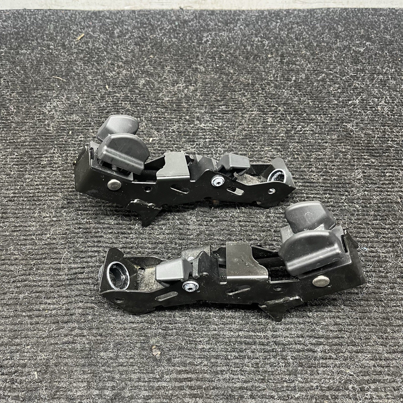 ☑️ 07-13 BMW E93 328i 335i M3 Right Side Convertible Hardtop Bracket Latch OEM