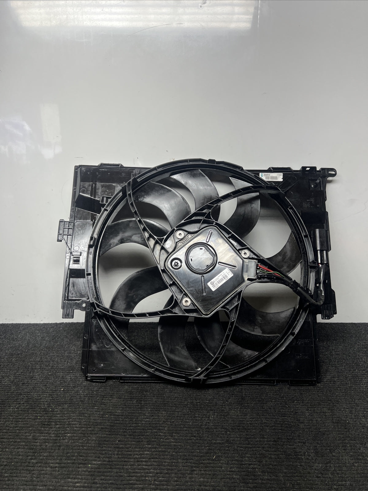 ☑️ 2013-2016 BMW 328i F30 Radiator Electric Fan Motor Blade Shroud