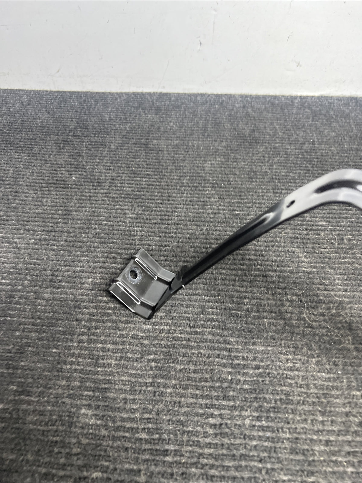 ☑️ 2011-2016 BMW 535I F10 BATTERY HOLD DOWN STRAP SUPPORTHOLDER BRACKET OEM